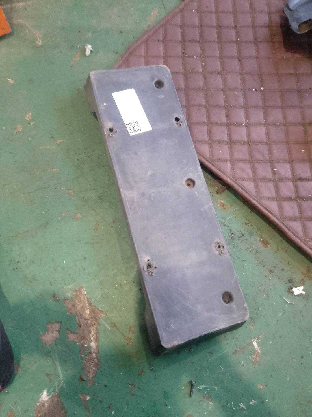 51117331726 前牌照架