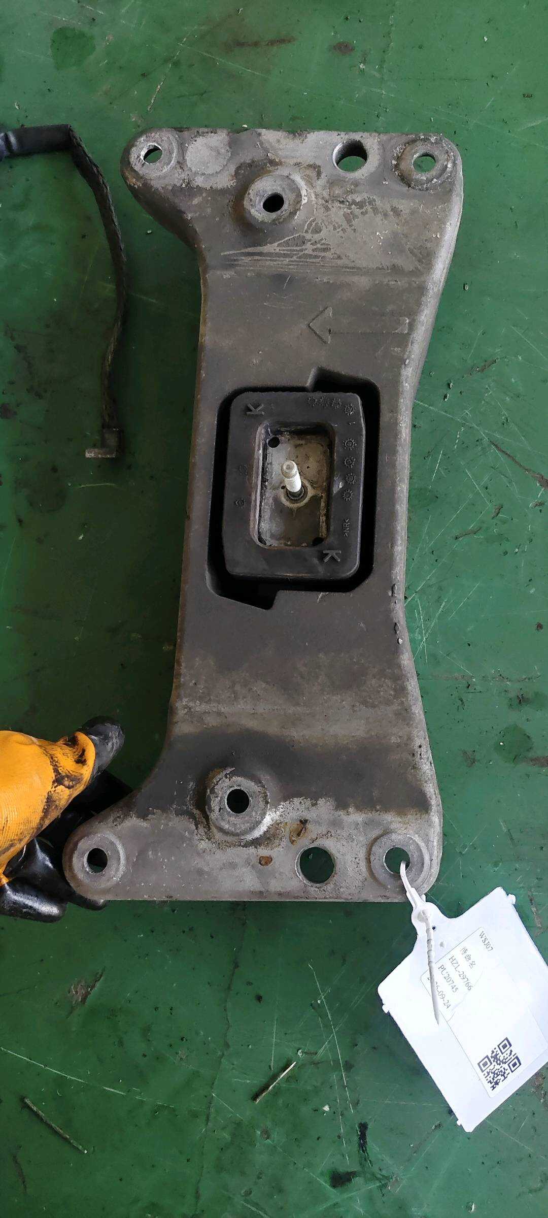 22326777613 Transmission Crossmember
