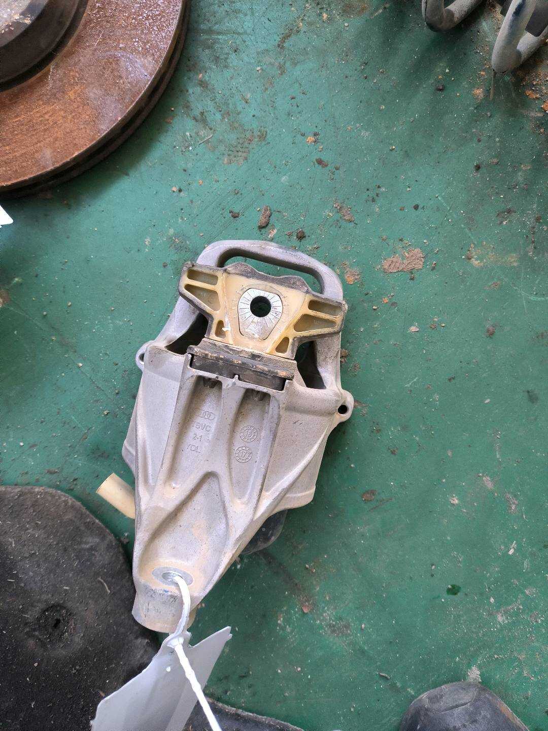 L8WD199372E Engine Mount Rubber, Right