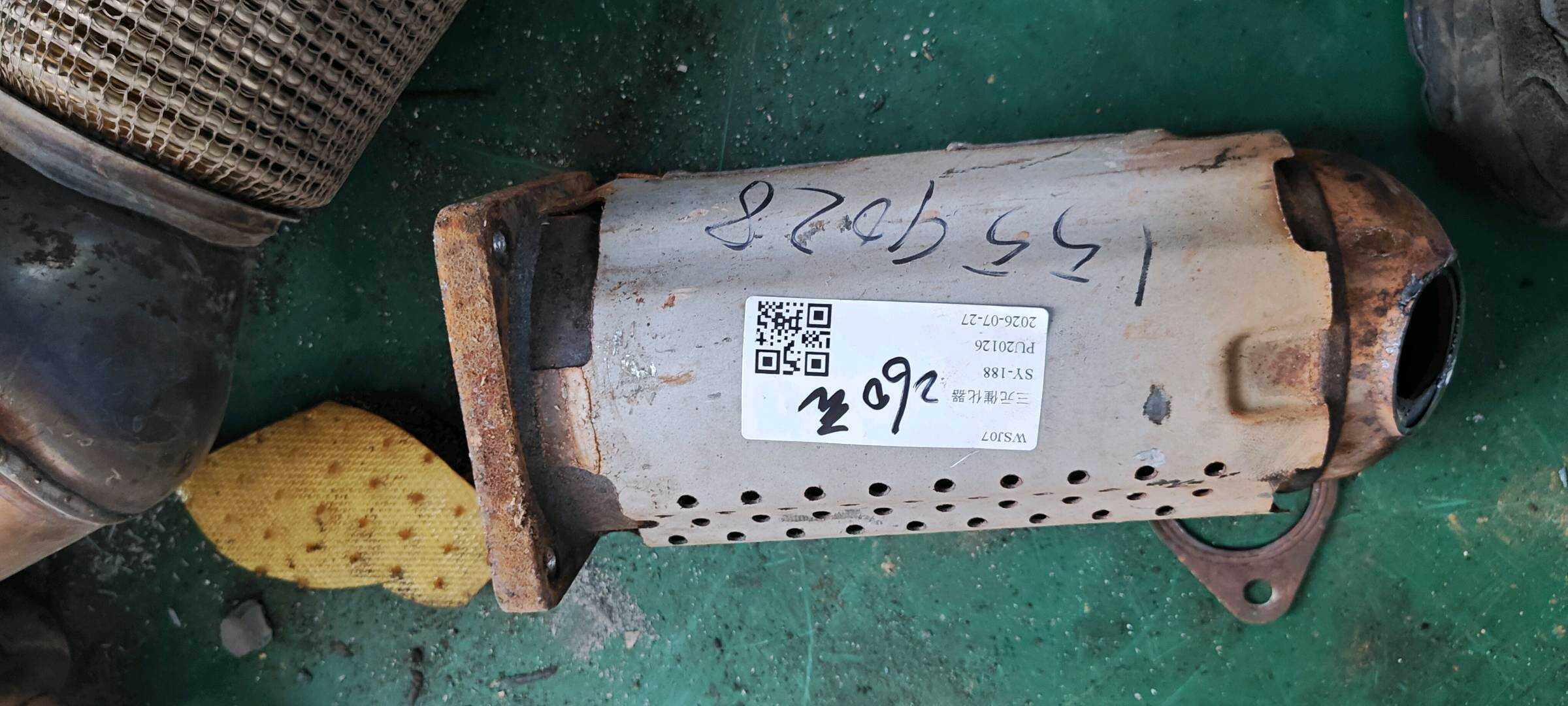 9803981080 三元催化器