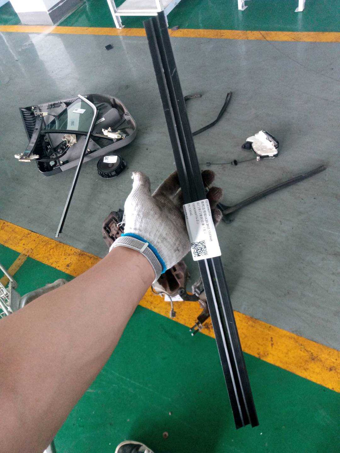 5E5839697A 后门车门密封胶条(左)