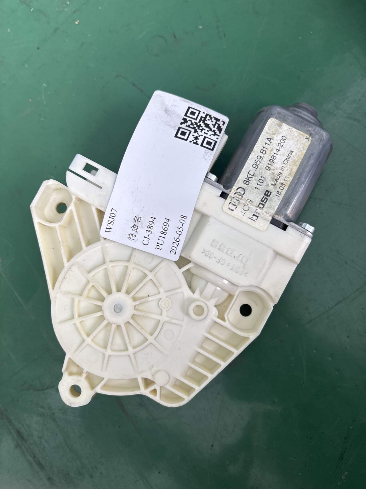 L8KD959811A 后门玻璃升降电机(左)