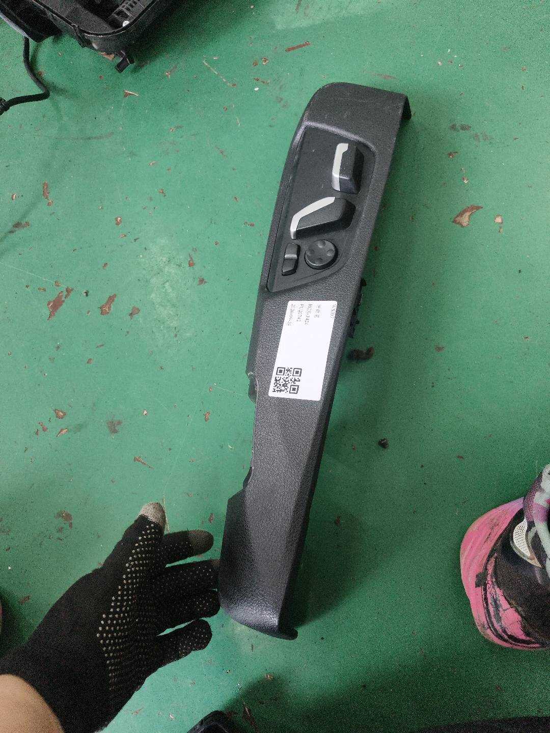 61319382472 Passenger Seat Adjustment Switch