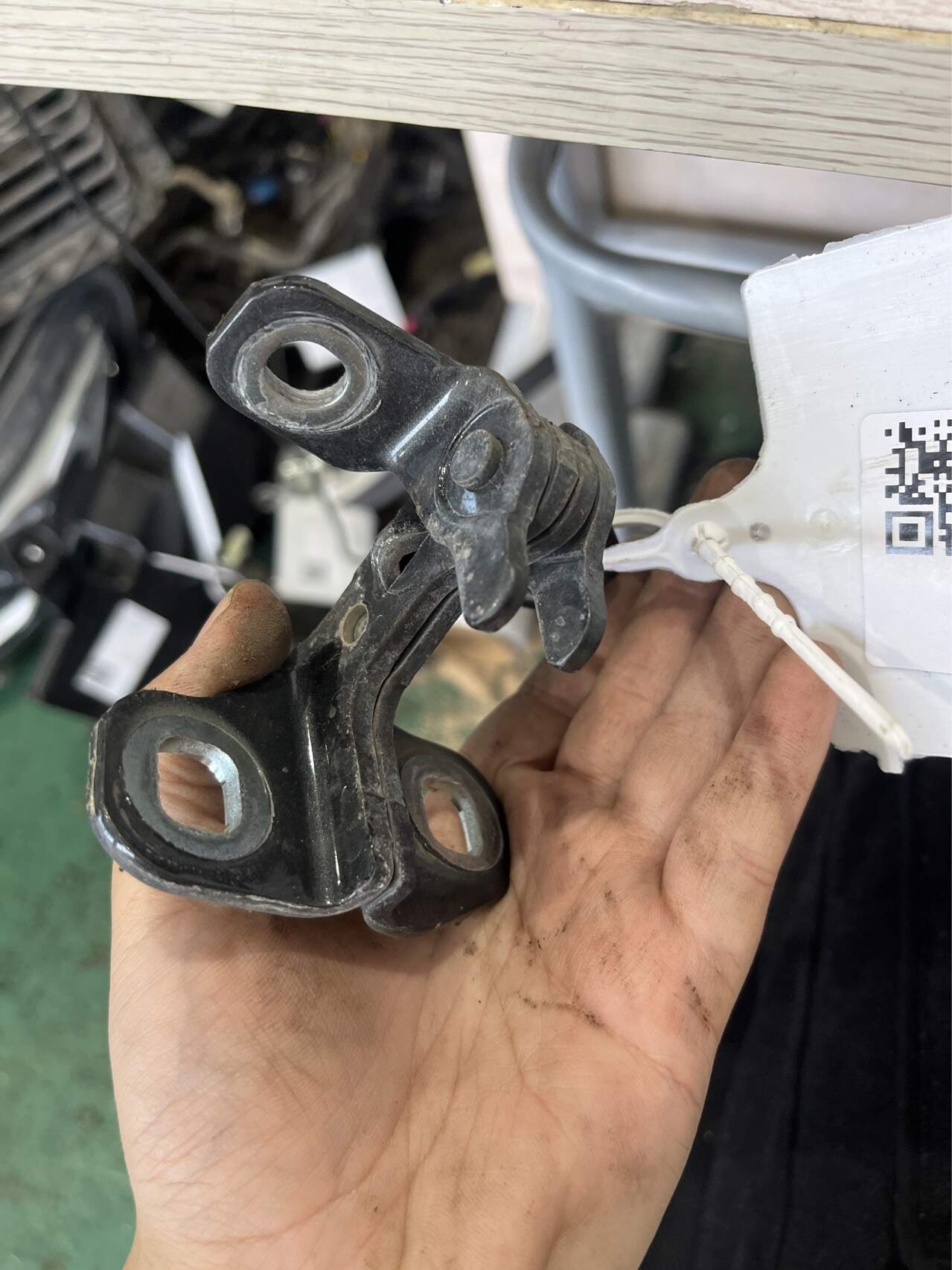 13590932 Rear Door Hinge (Upper Right)