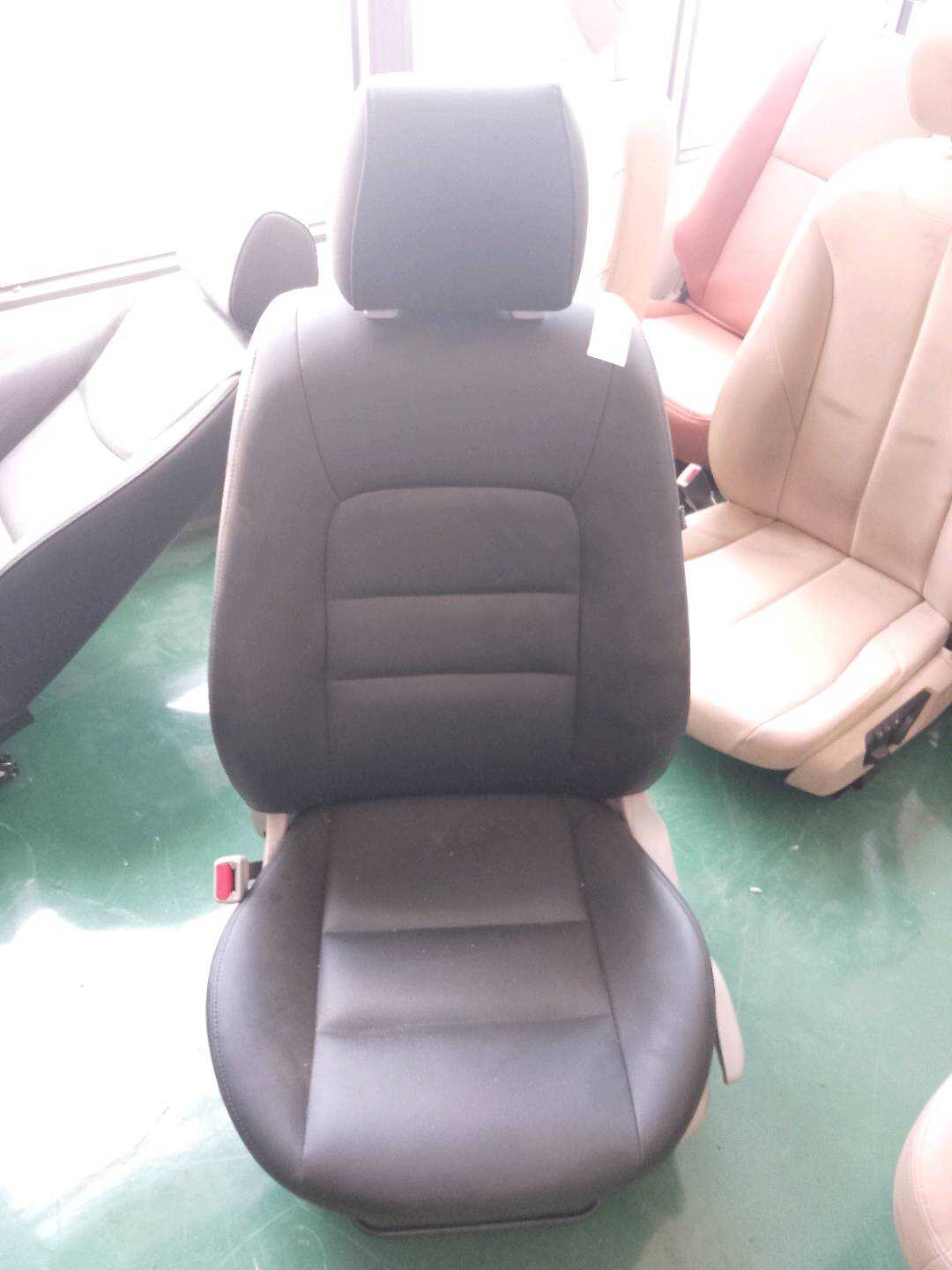 GV2W57150L56 驾驶员座椅总成