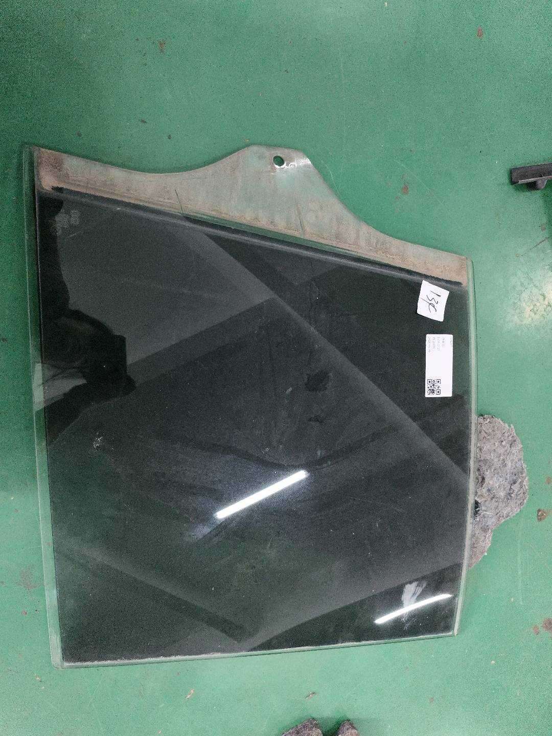 51348402572 后门玻璃(右)