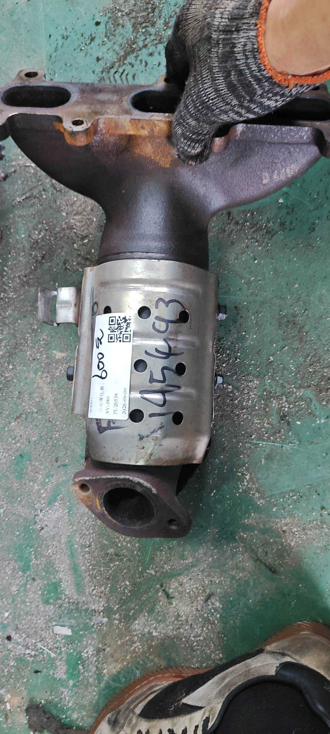 2895037640 三元催化器