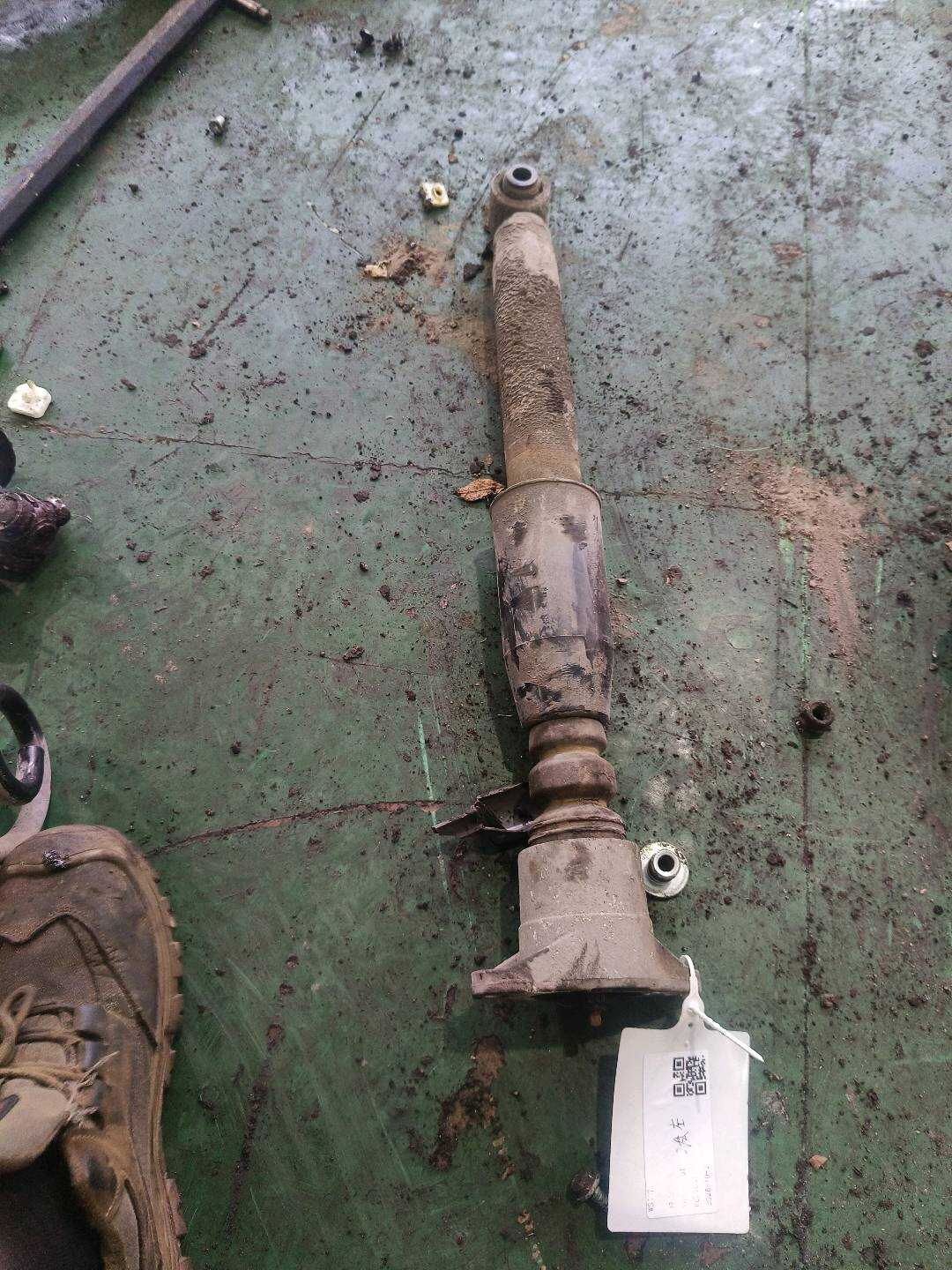 8E0513036AP Rear Shock Absorber Insert