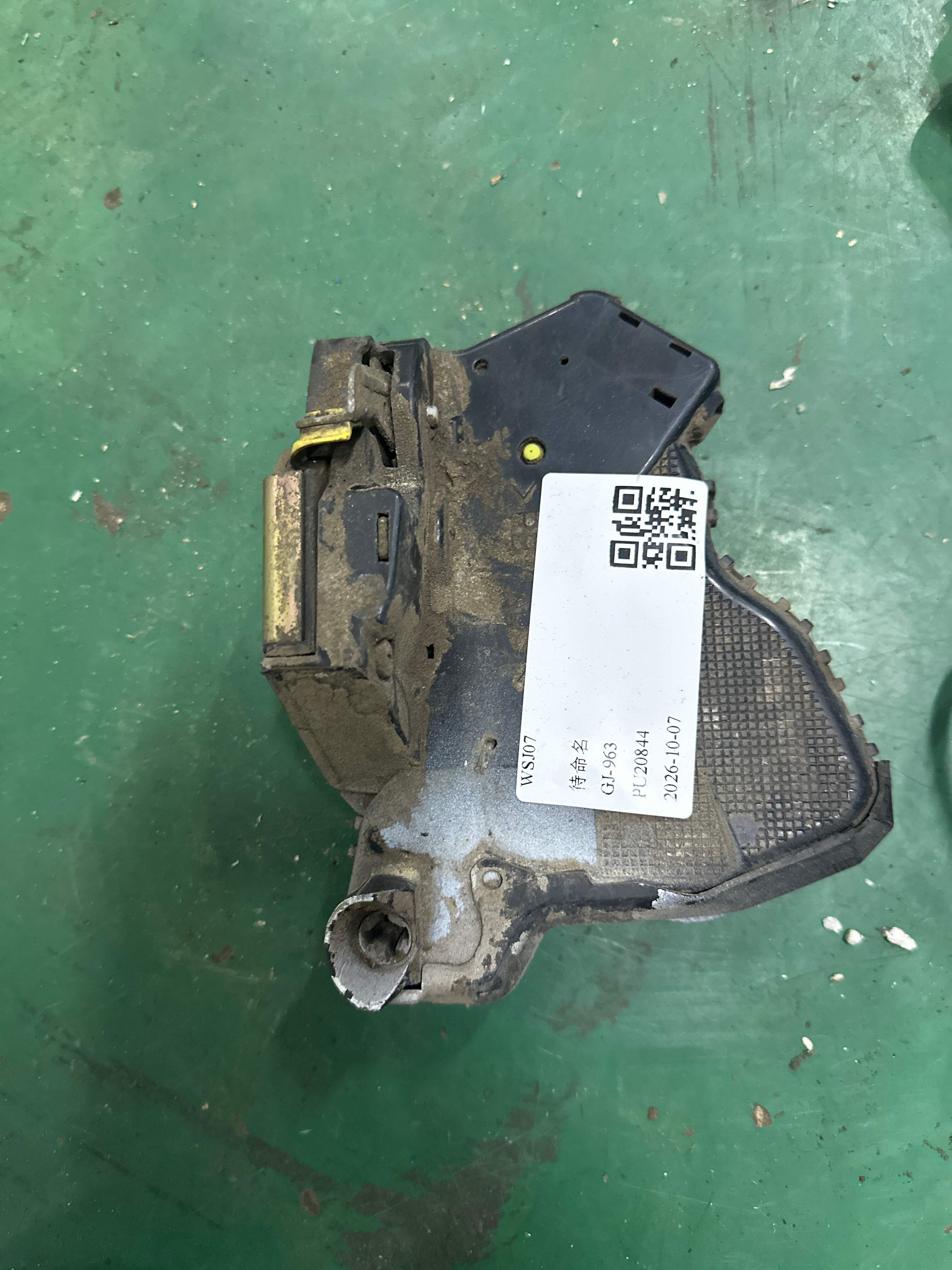 690400G011 前门锁总成（左）