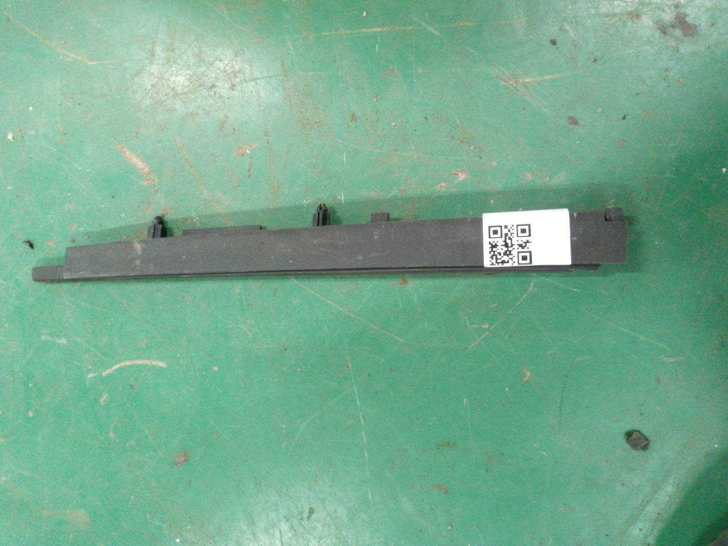 8D9877782 防尘罩