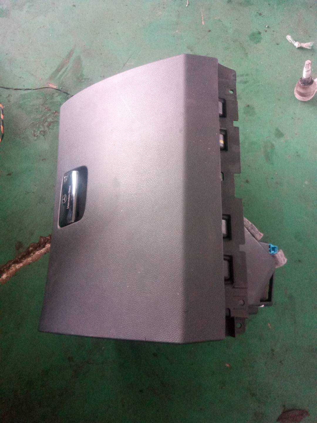 A17668086009H68 仪表台杂物箱