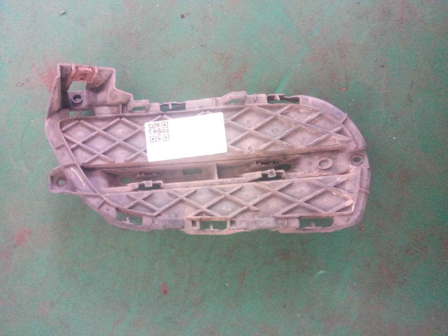 C2D11899 Front Bumper Opening Grille, Left