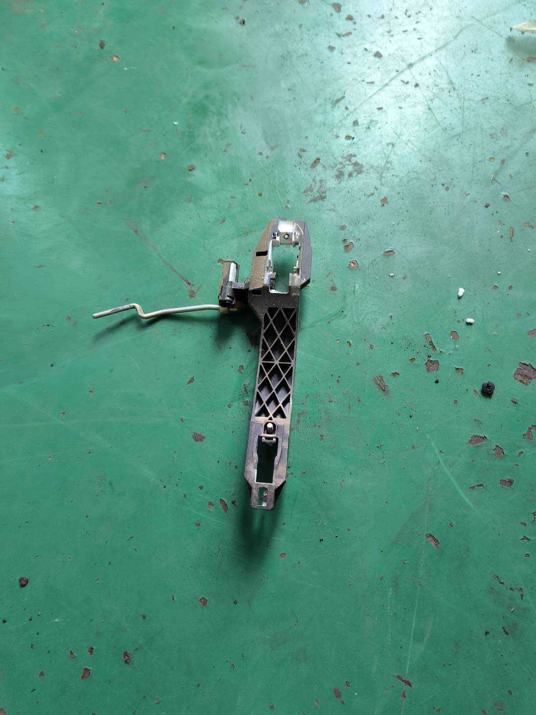 KR117342X 后门外拉手固定框(左)