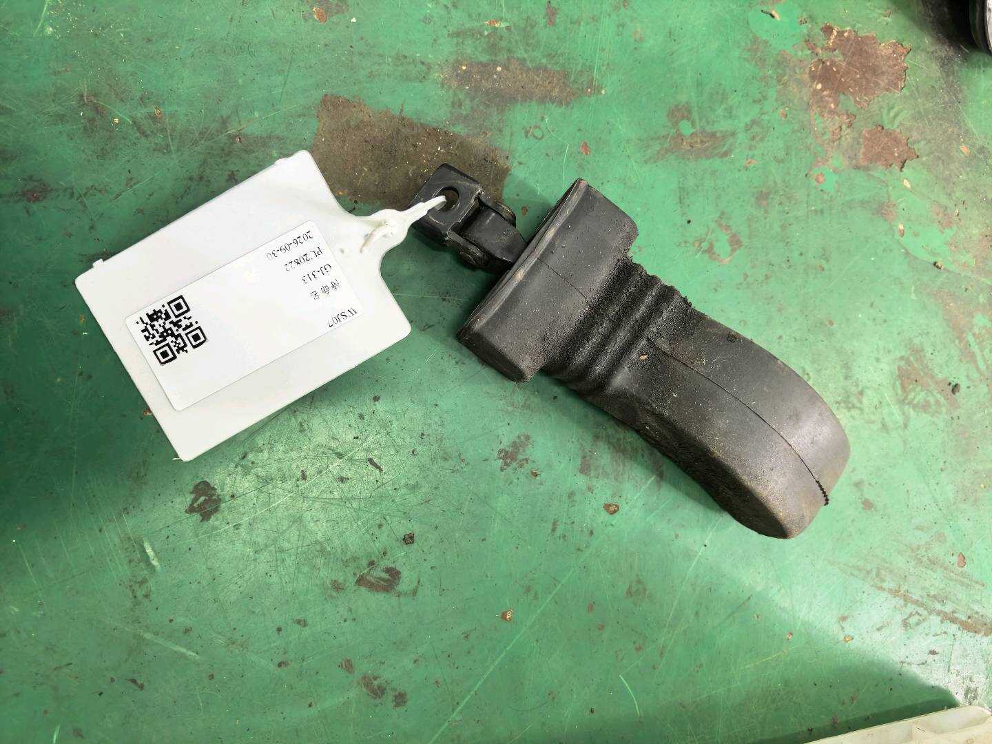L8R0839249F 后门限位器(右)