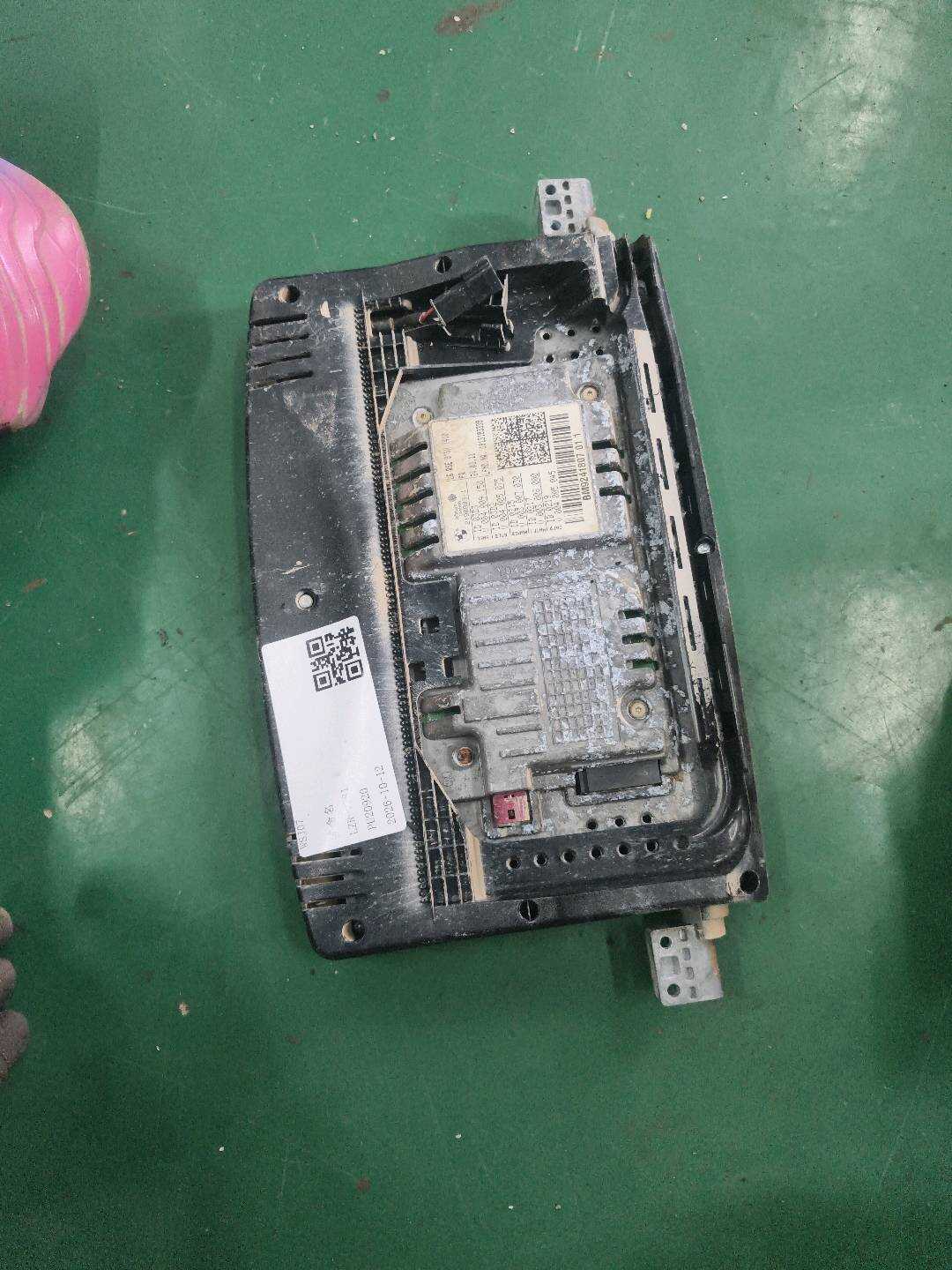 65509268703 前座椅头枕显示器（右）