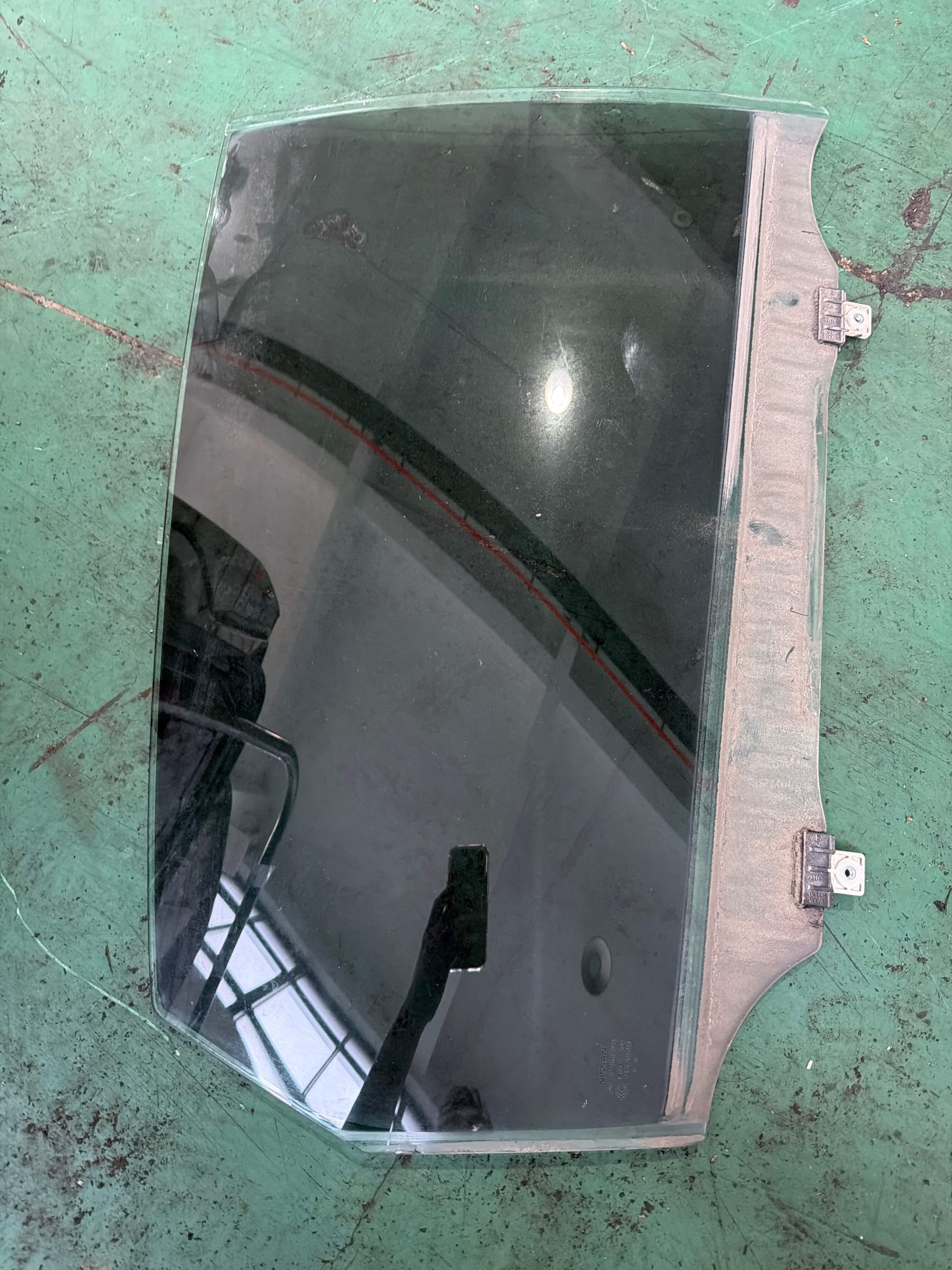 823002DR0A 后门玻璃(右)