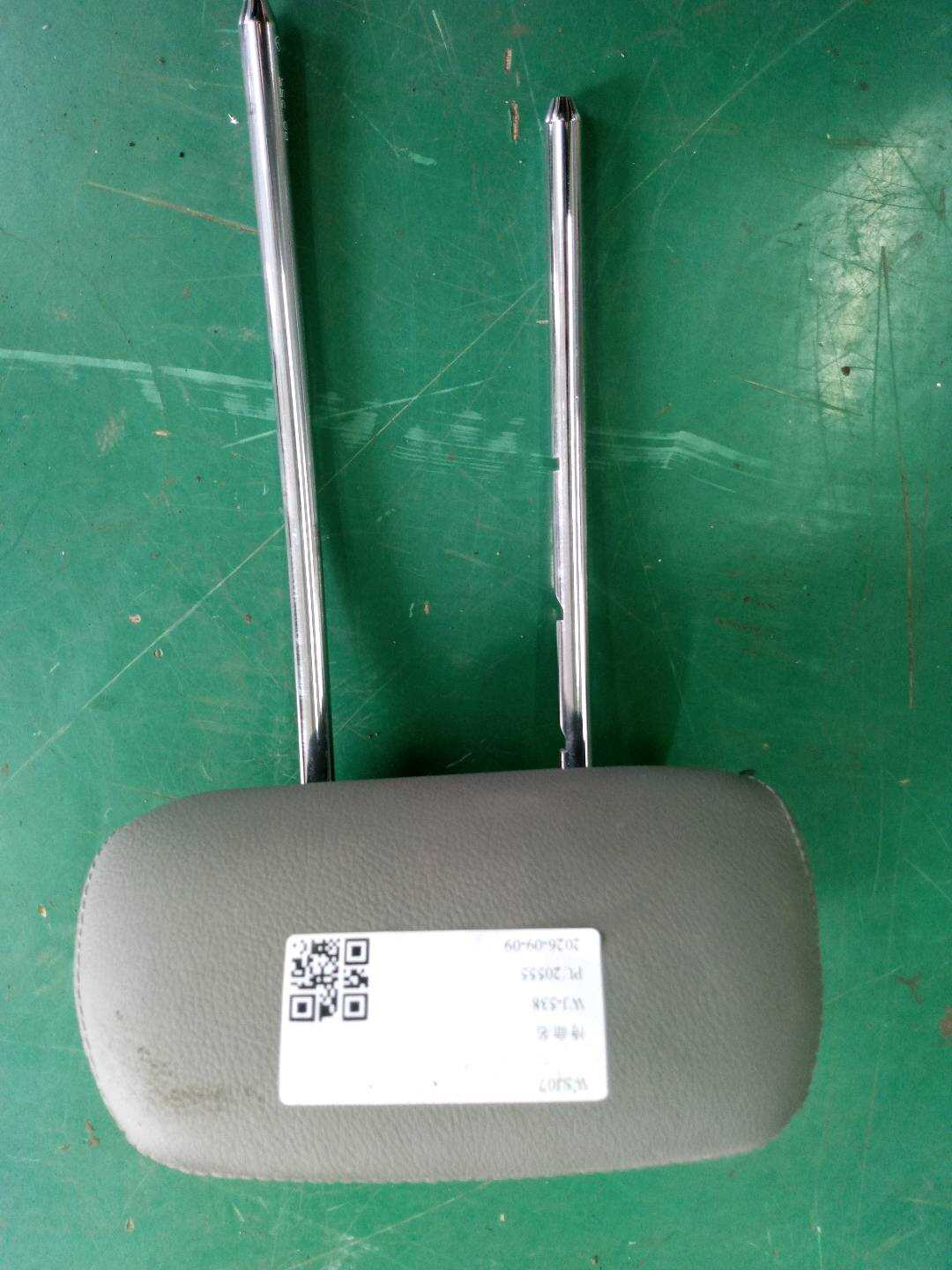A20497019507K52 后座椅头枕(中)