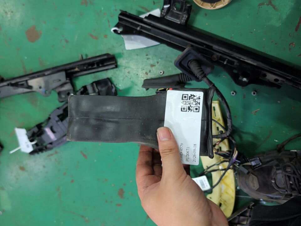 5ND839267 后门限位器盖(右)
