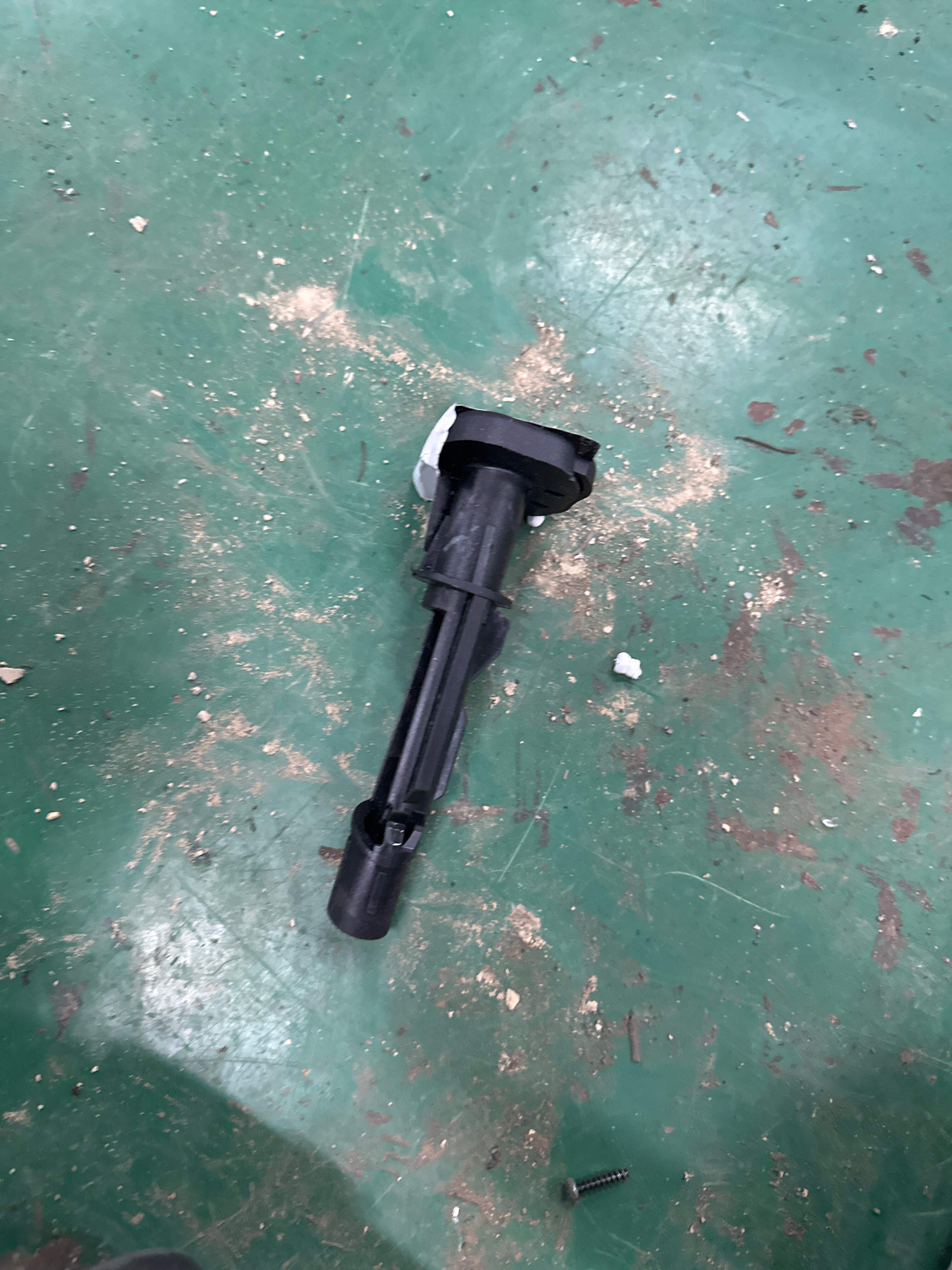 LR026859 后排座椅头枕导套(带锁止)