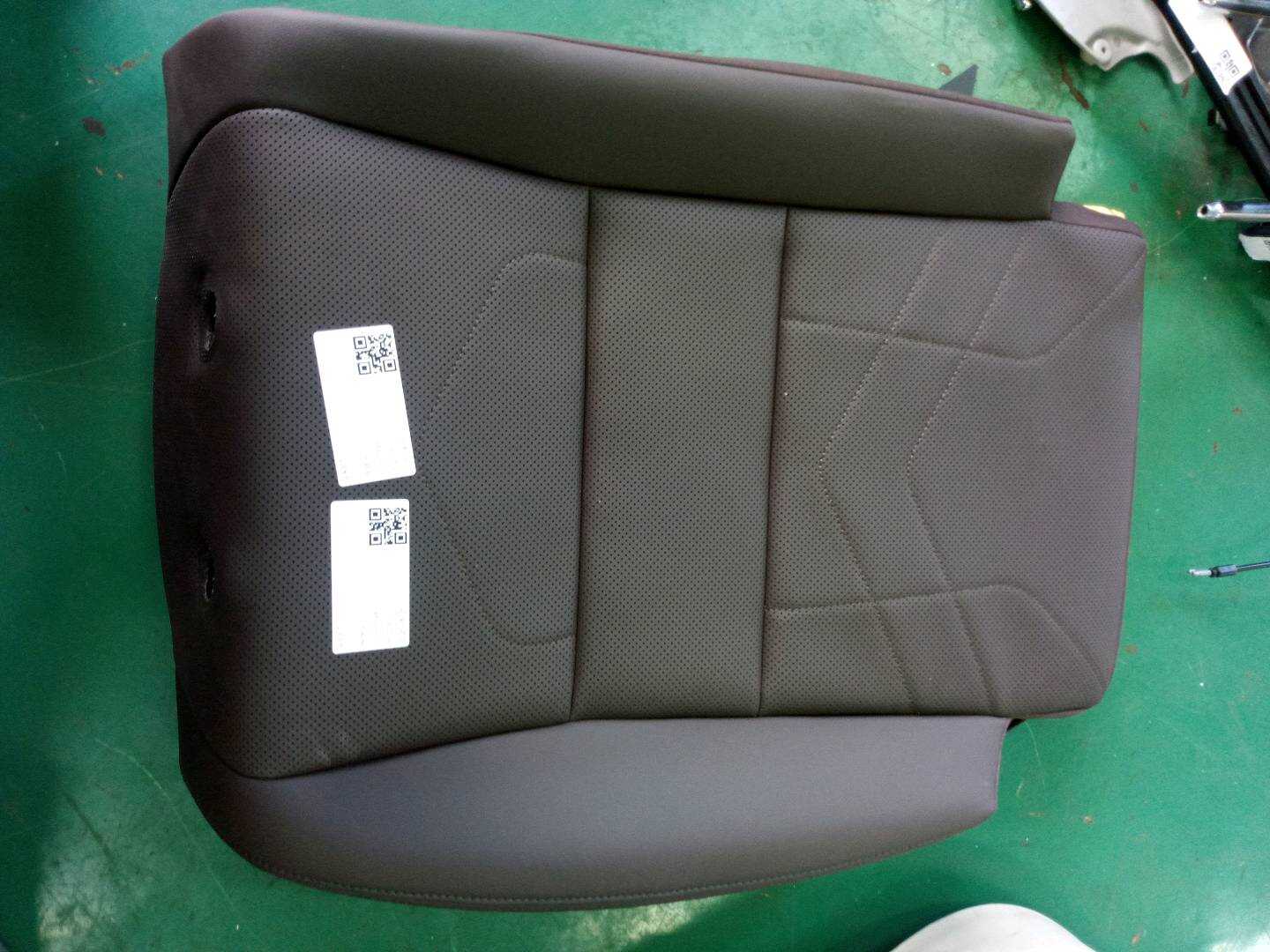 52209493645 后座椅底座软垫(左)