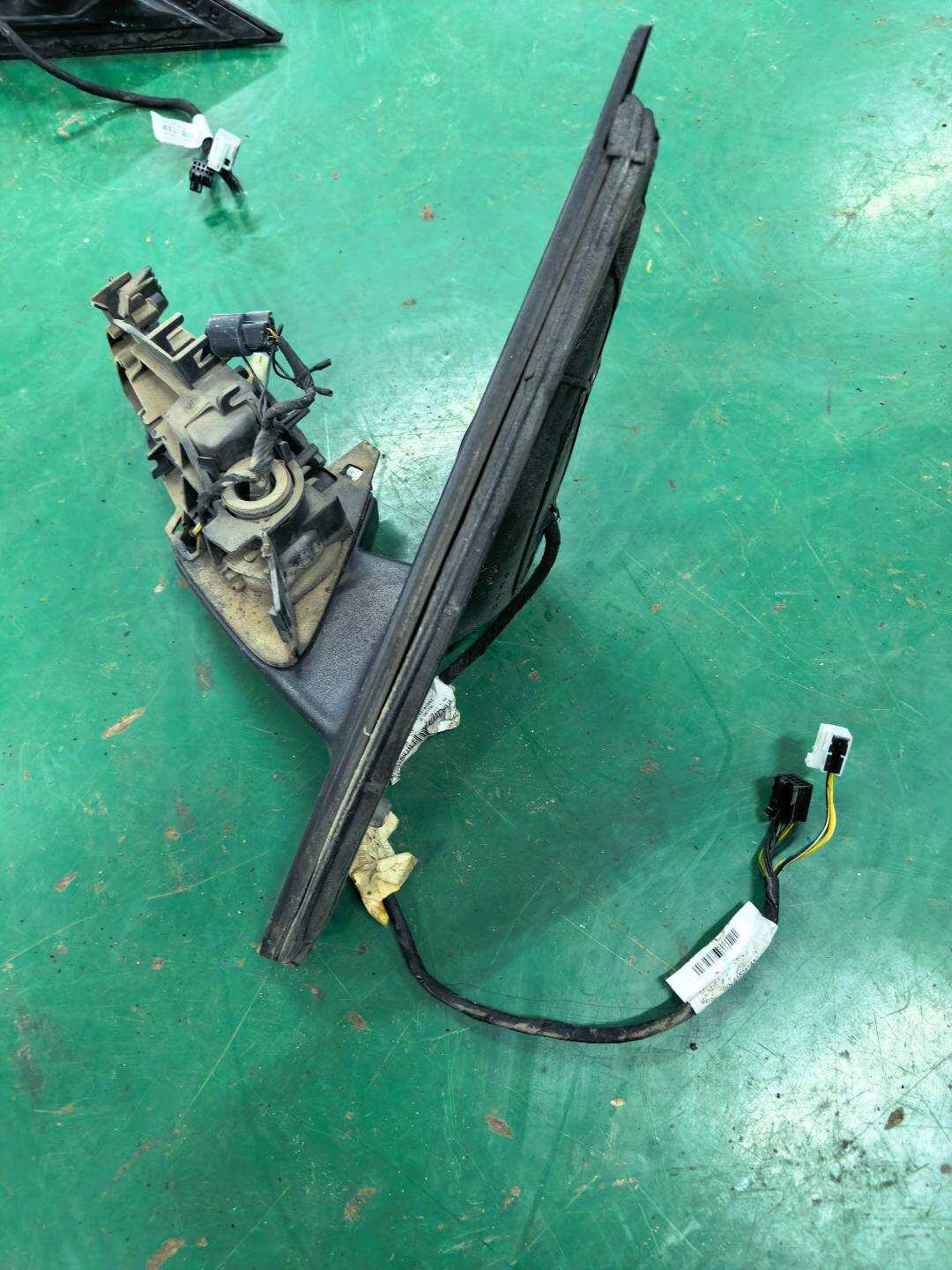 A1668100001 右侧车外后视镜座