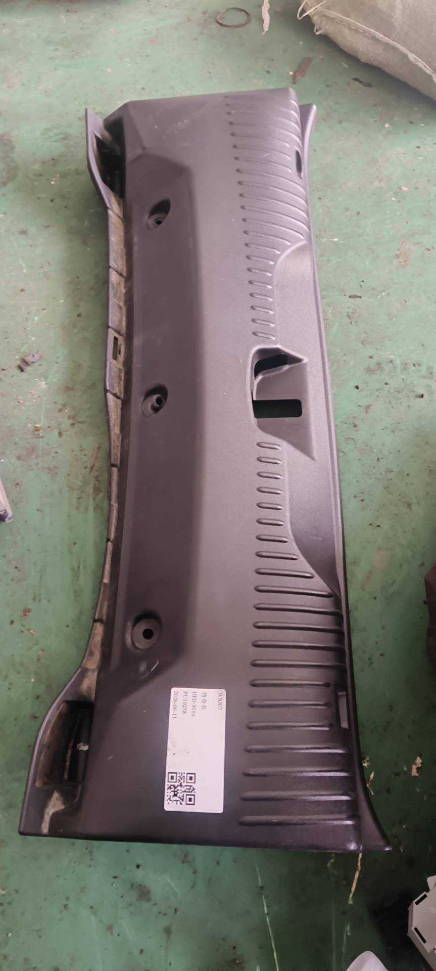 C2Z3349 Rear Panel Trim