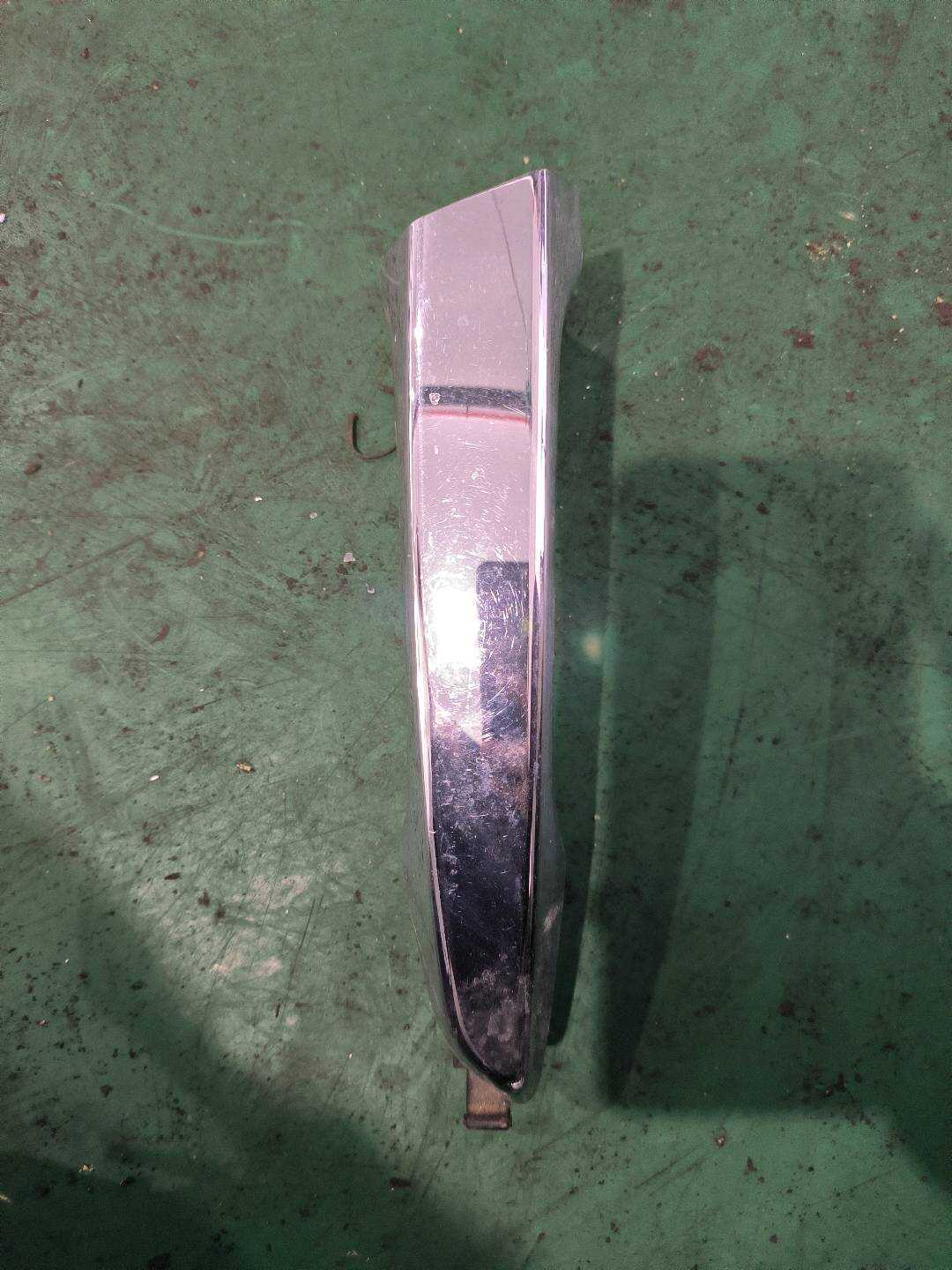 82661B3010 后门外拉手(右)