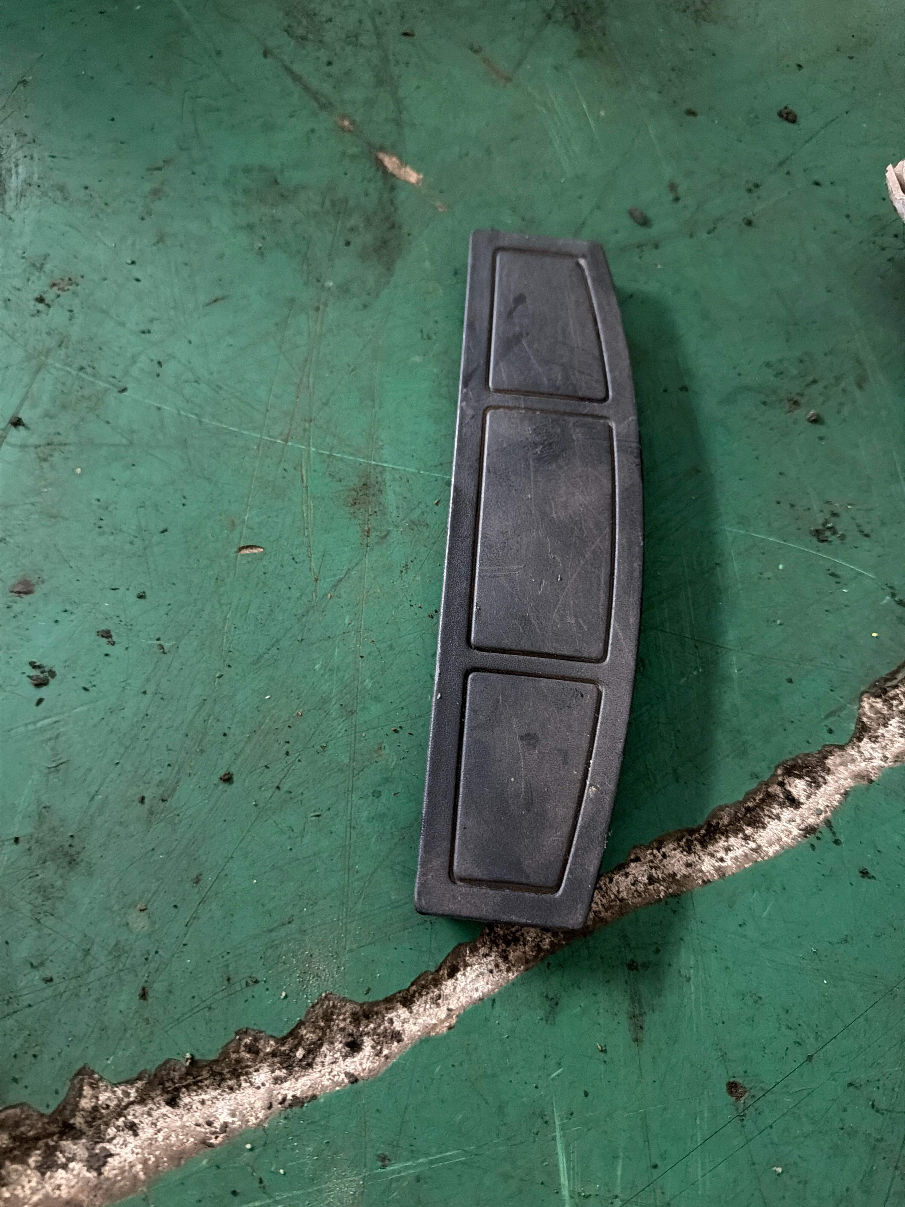 EAZ500010PVJ 脚托总成