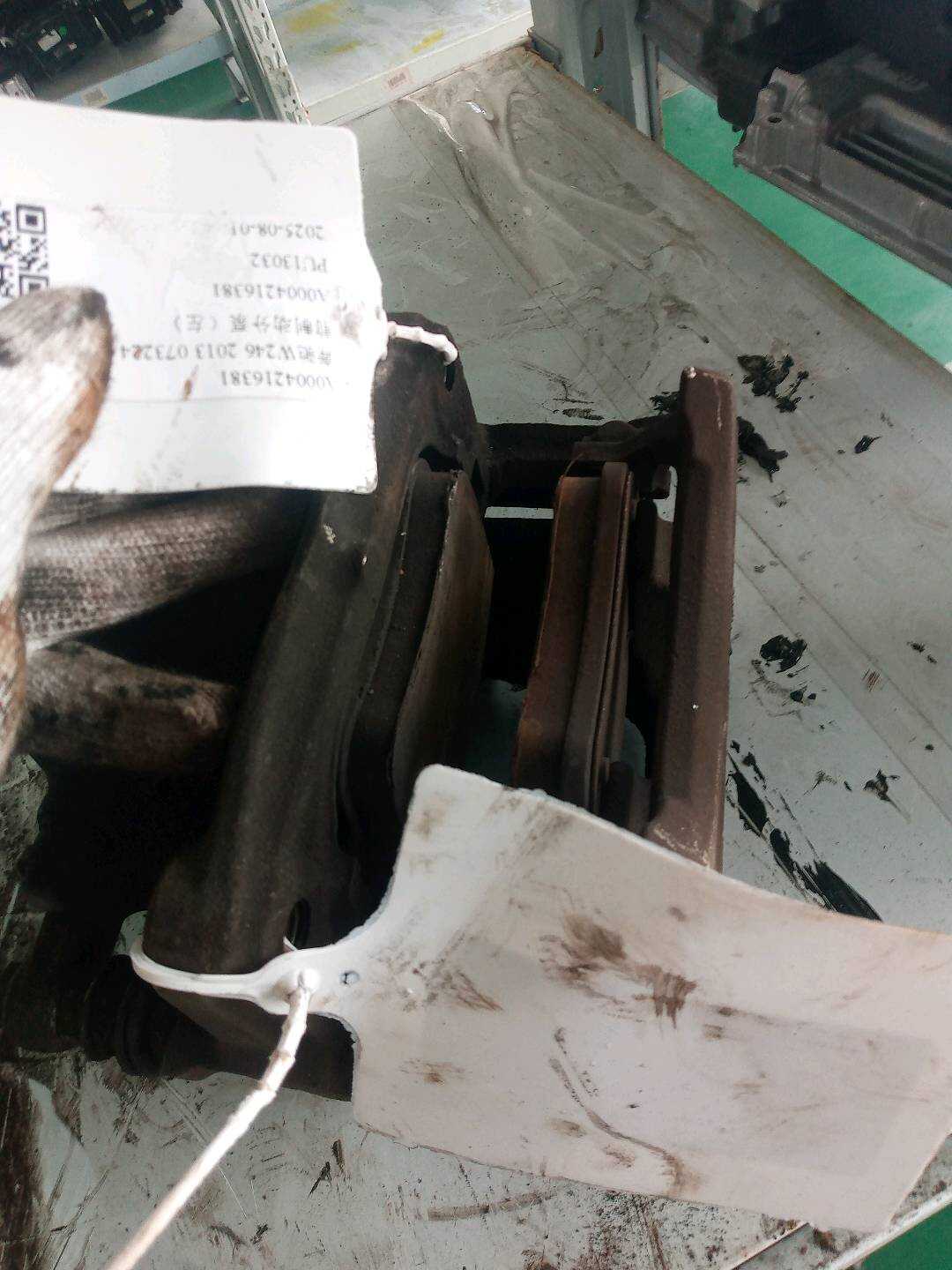 A0004215406 前制动钳支架