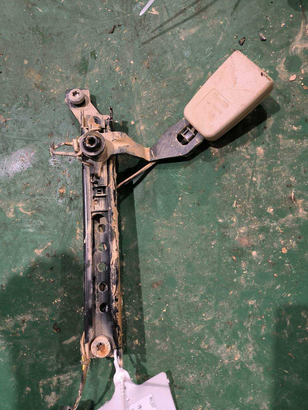 A22186023698L36 后座椅安全带扣(左)