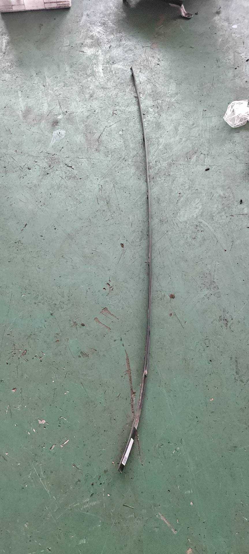 A1646903080 车顶饰条(右)