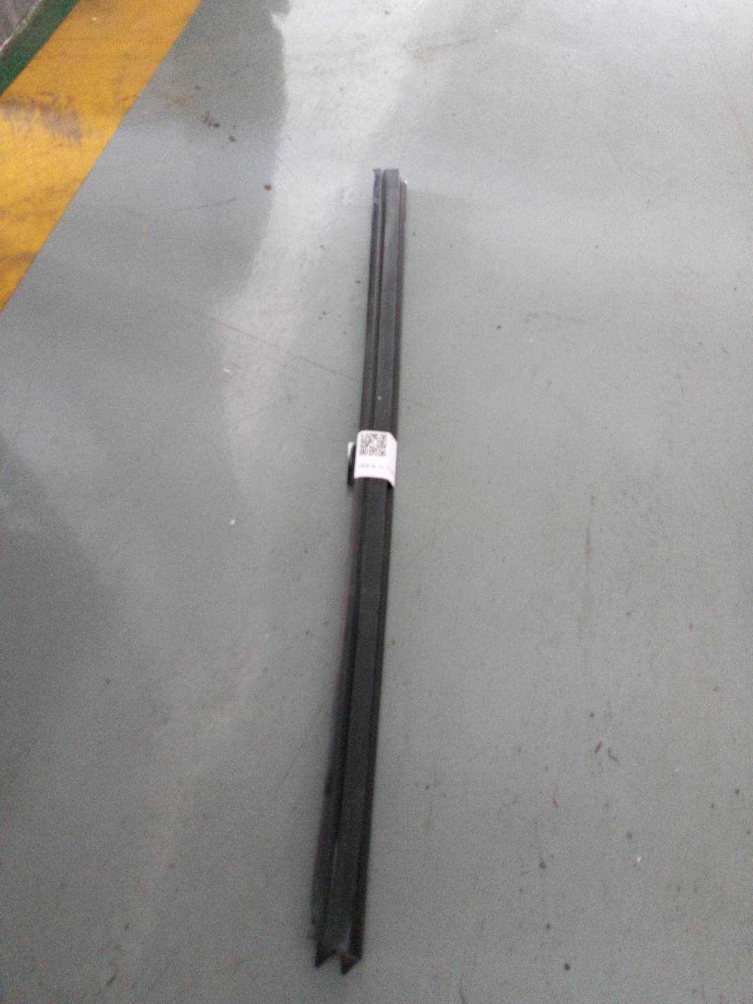 30762373 后门玻璃内压条(右)