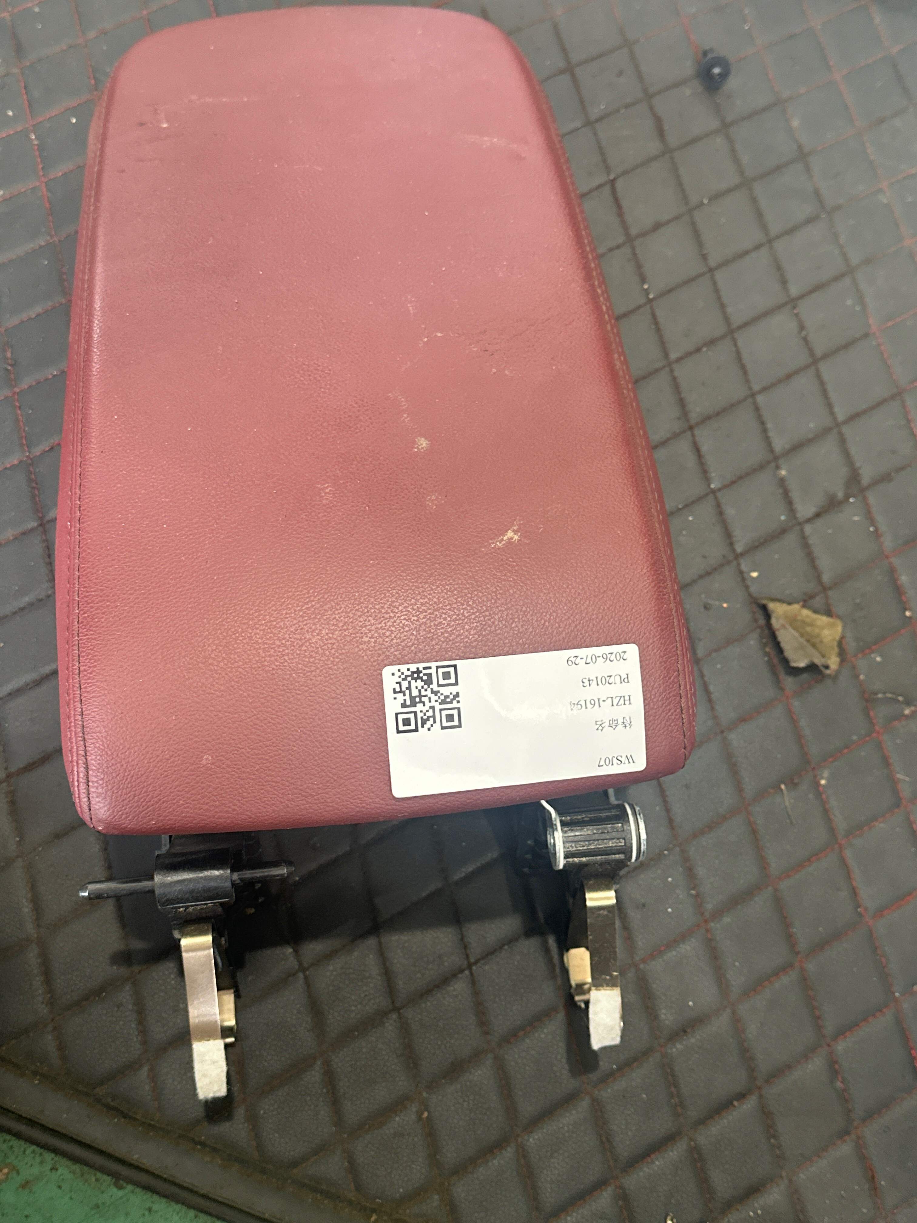 51166841548 中央控制台杂物箱盖