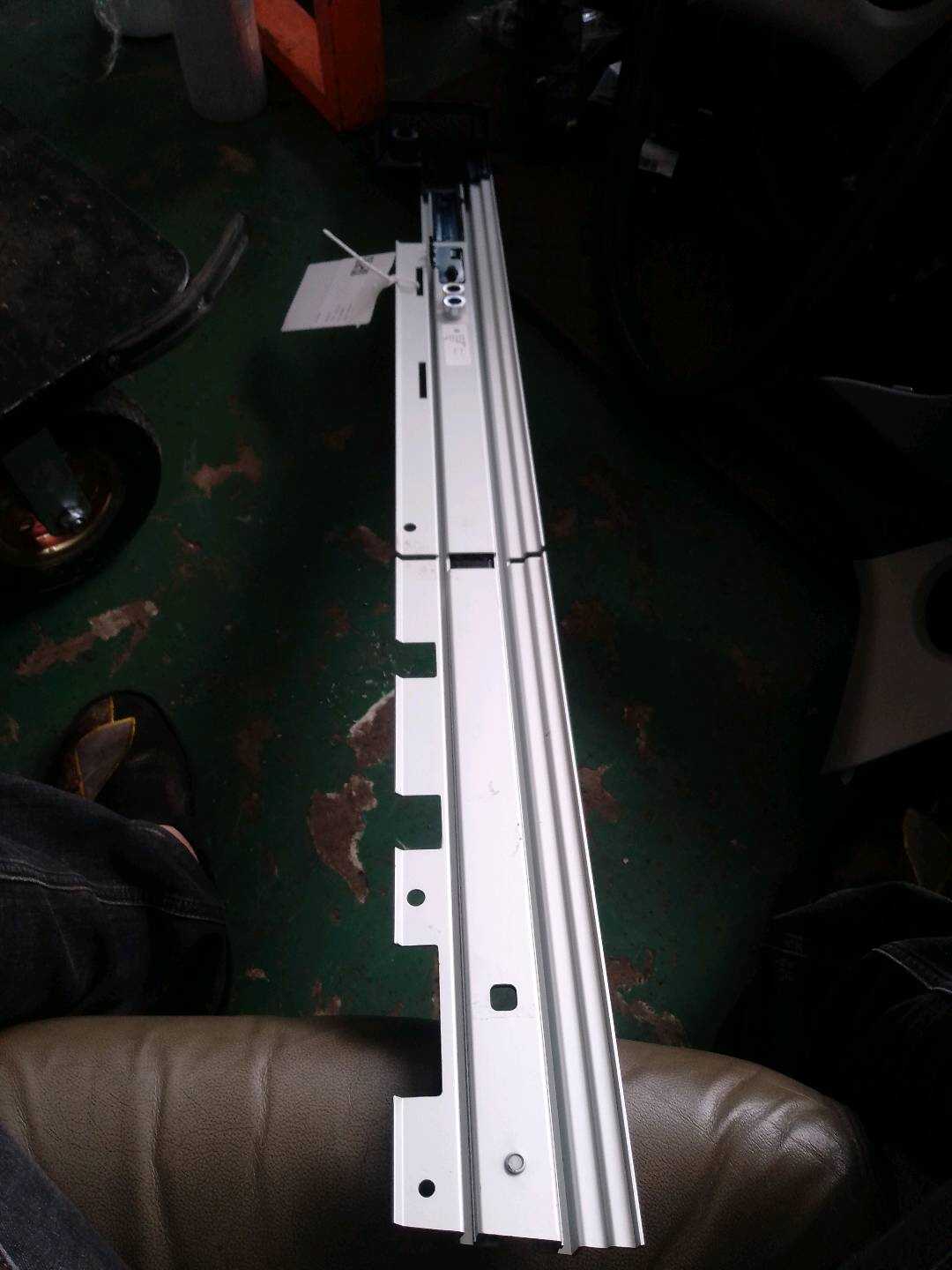 51477298060 行李箱底板固定条（右）