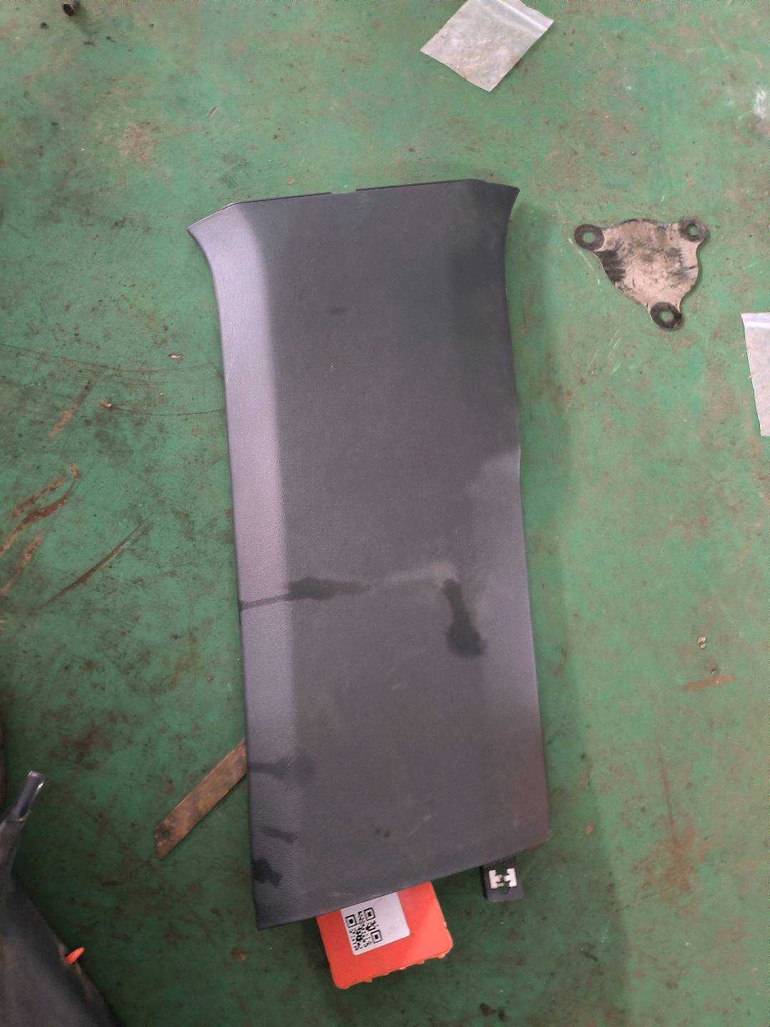 34D867292 B柱内衬(右下)