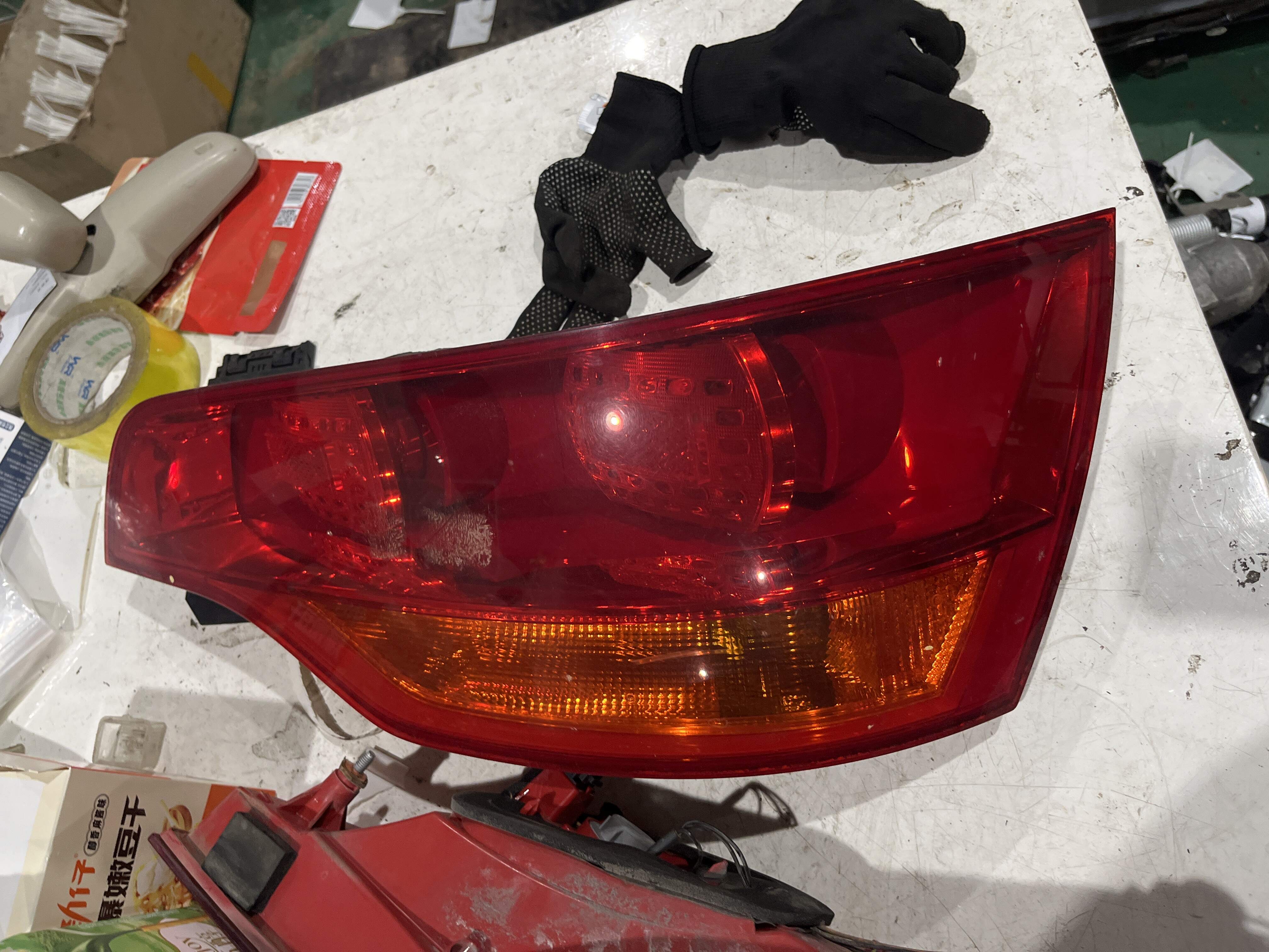 4L0945094 Tail Light Assembly, Right