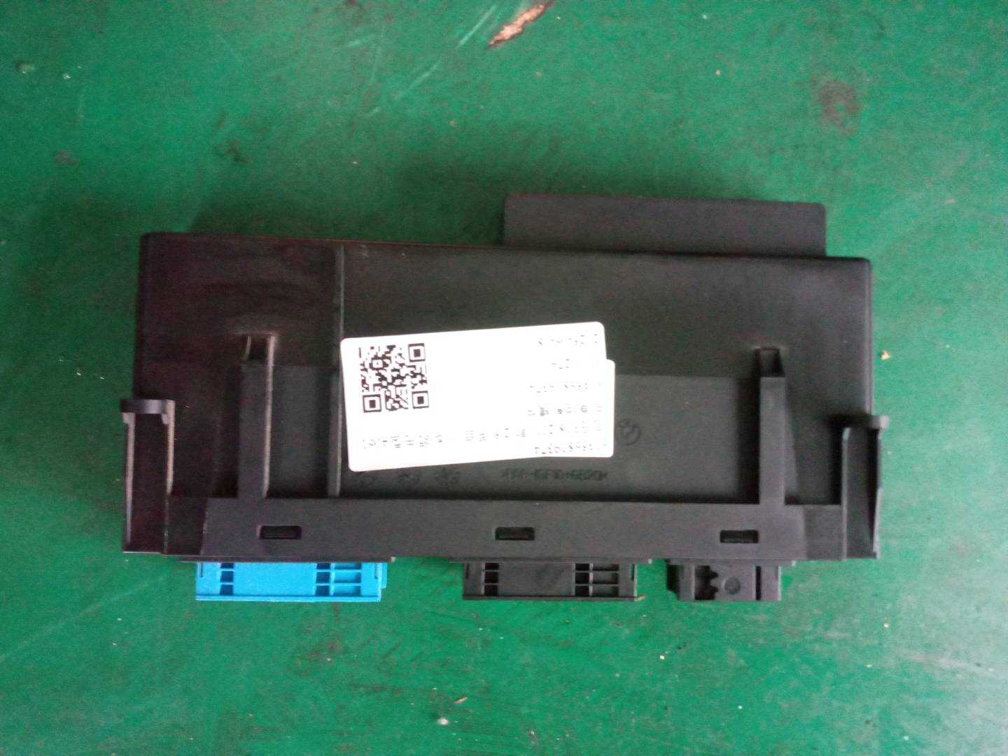 61356809374 前大灯喷水嘴(右)