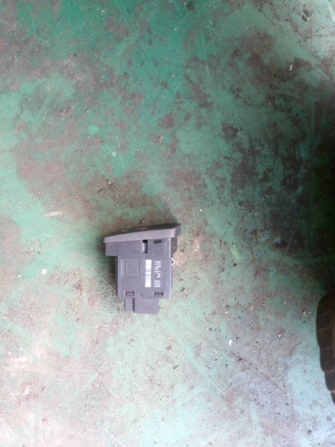 8UD941509 应急灯开关