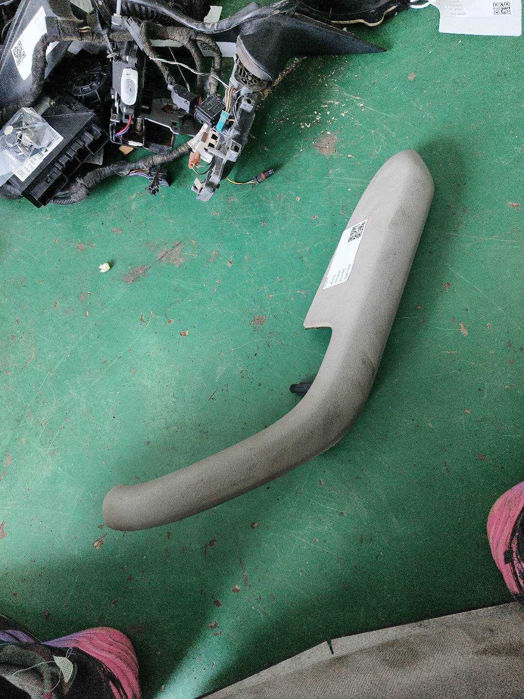 L8E0867374W23 后门扶手(右)