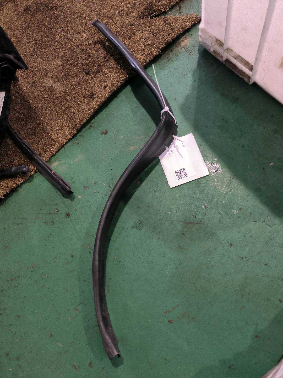 A2046280798 Hood Side Seal, Left