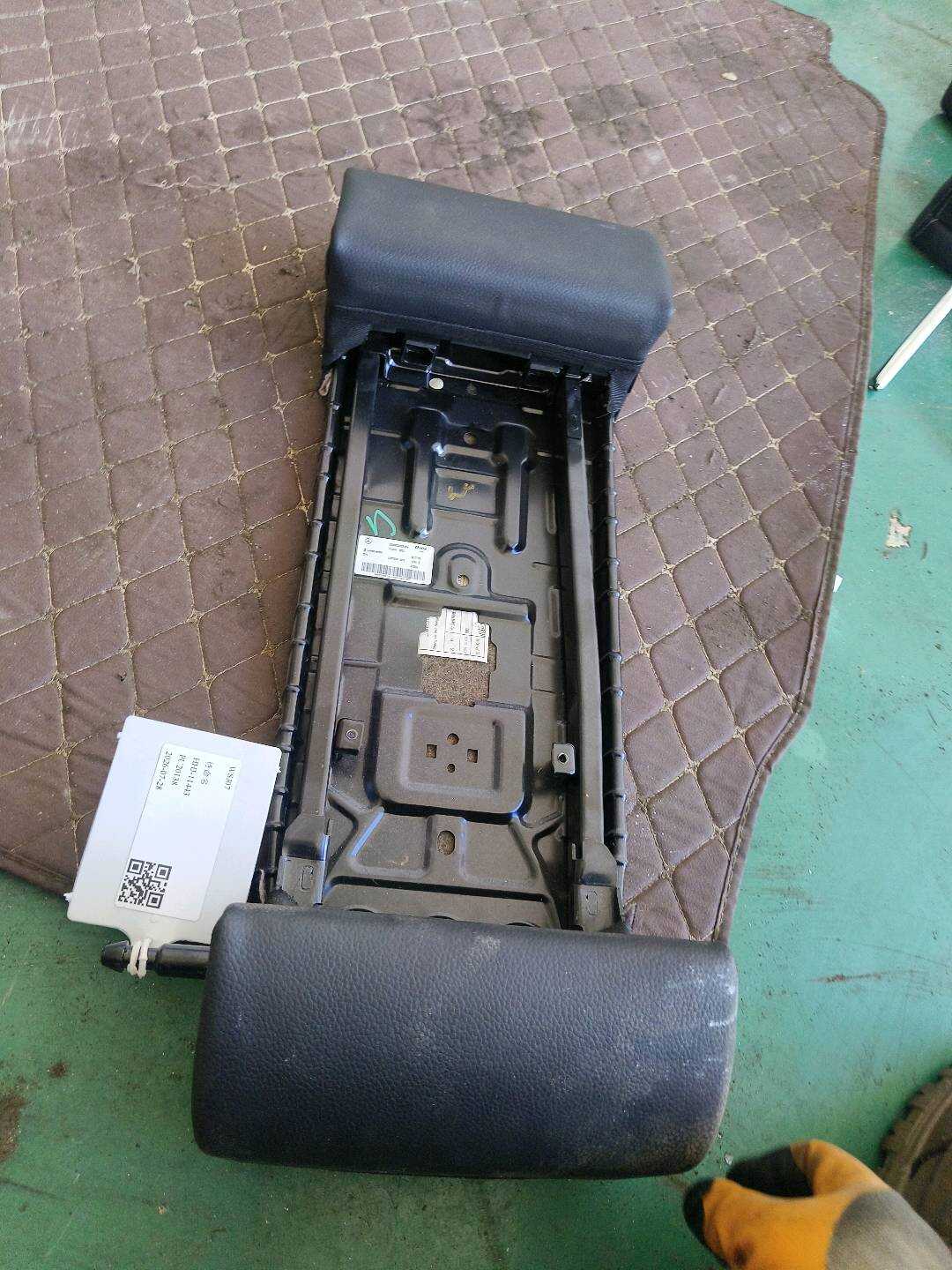 A2059200032 后座椅靠背骨架(中)