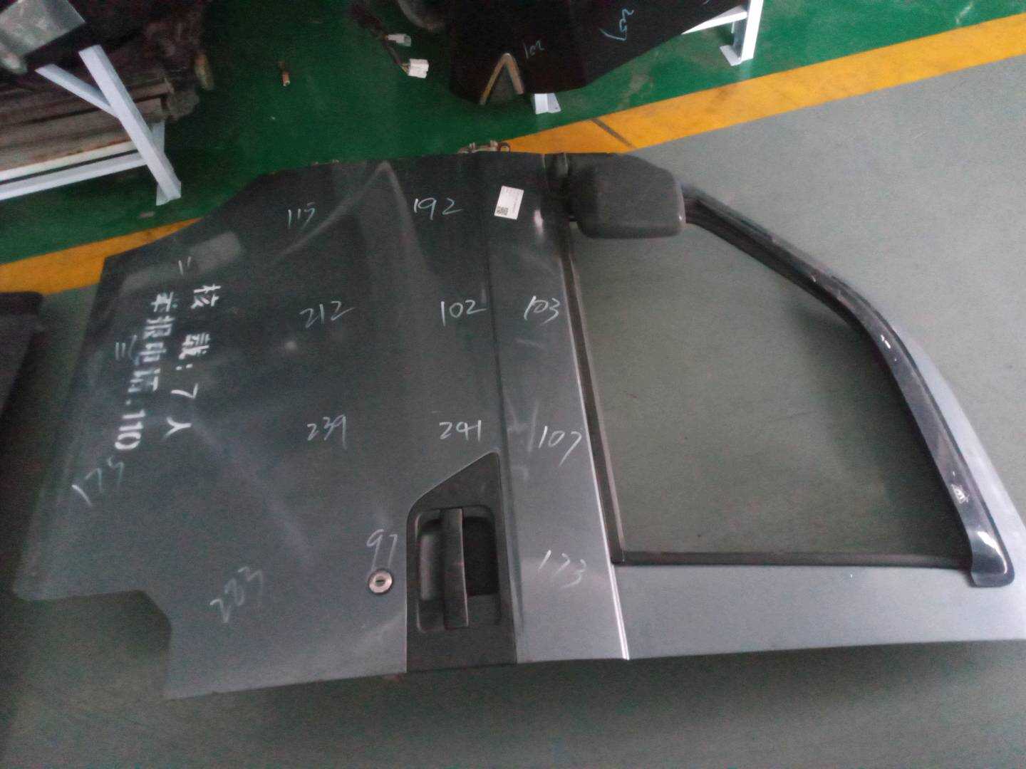 Q226101010DY 前门壳（左）
