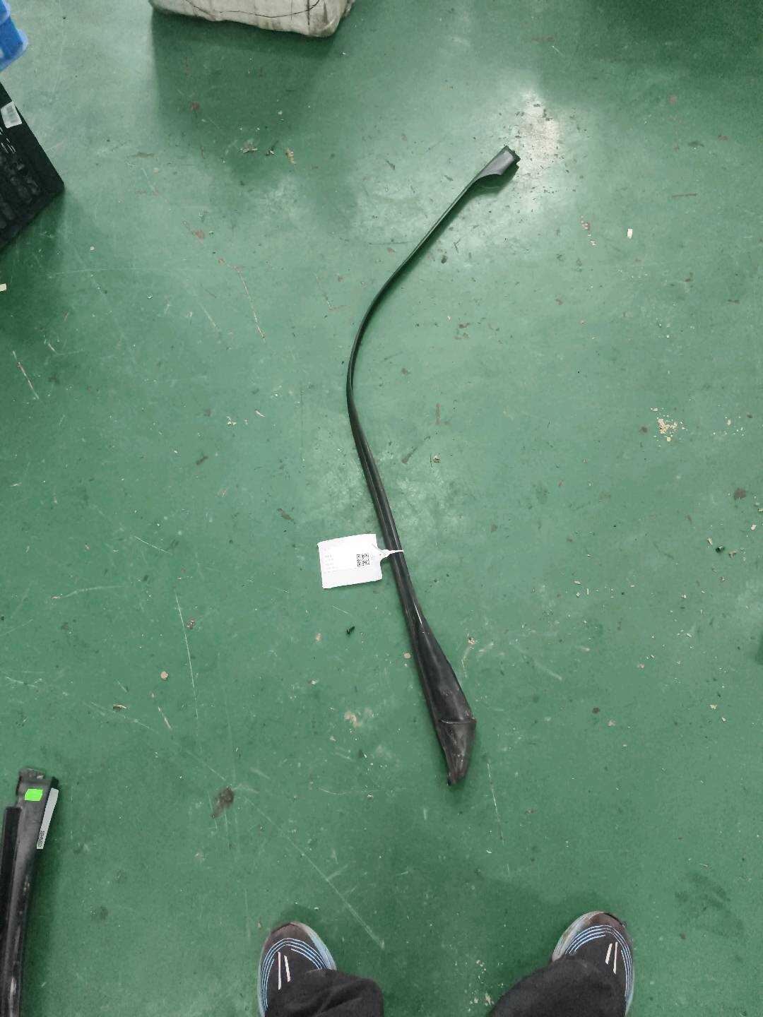 51767182286 Front Door Window Outer Molding (Upper Right)
