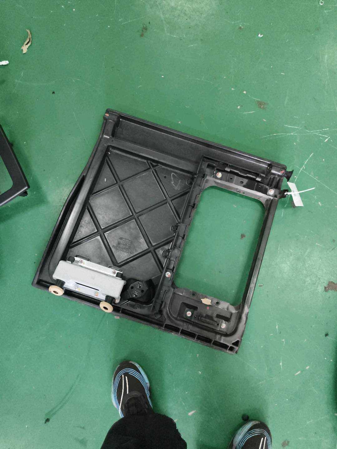52207058587 Rear Seat Backrest Frame, Left