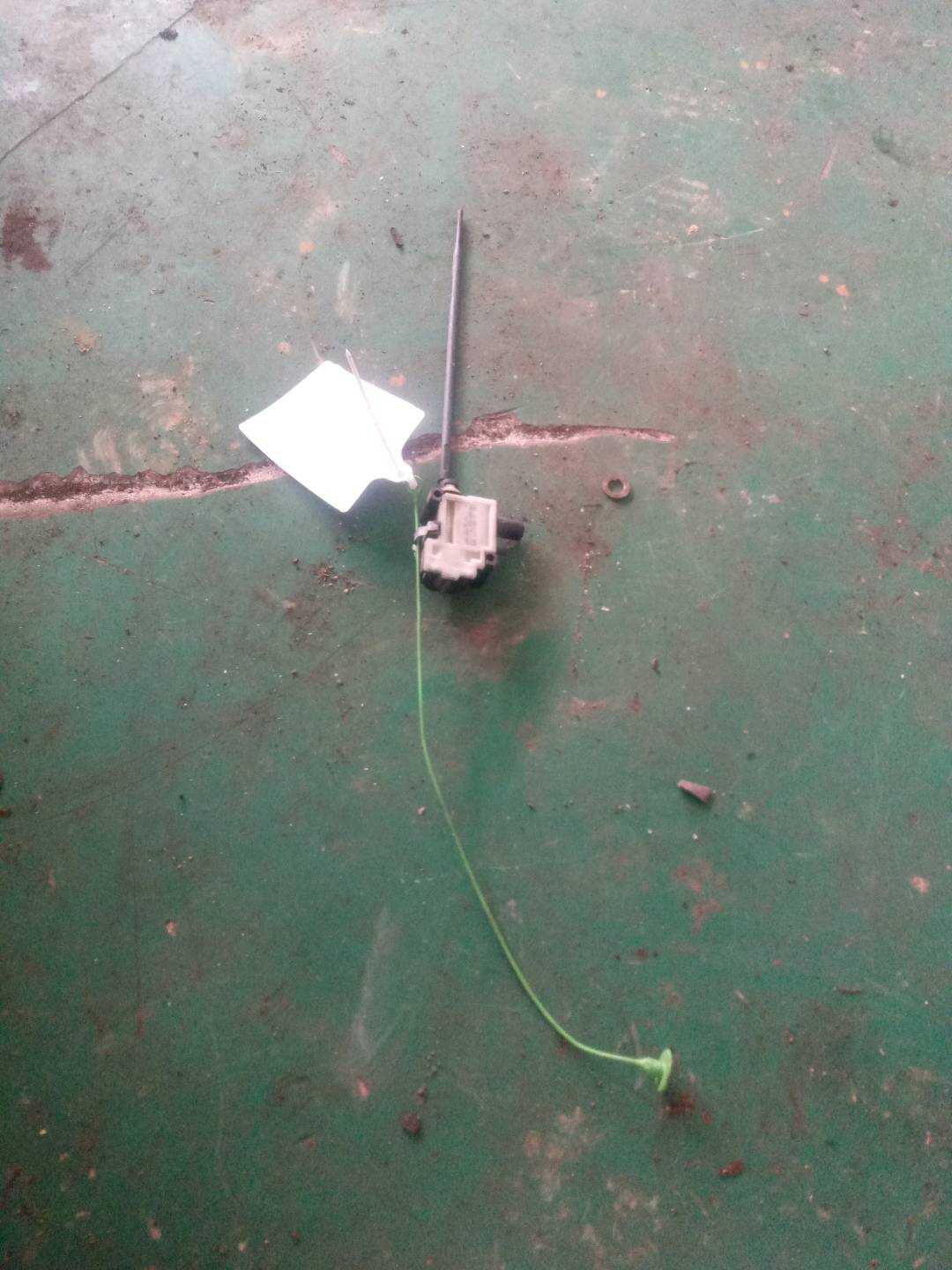 67116985882 燃油箱门开启执行器