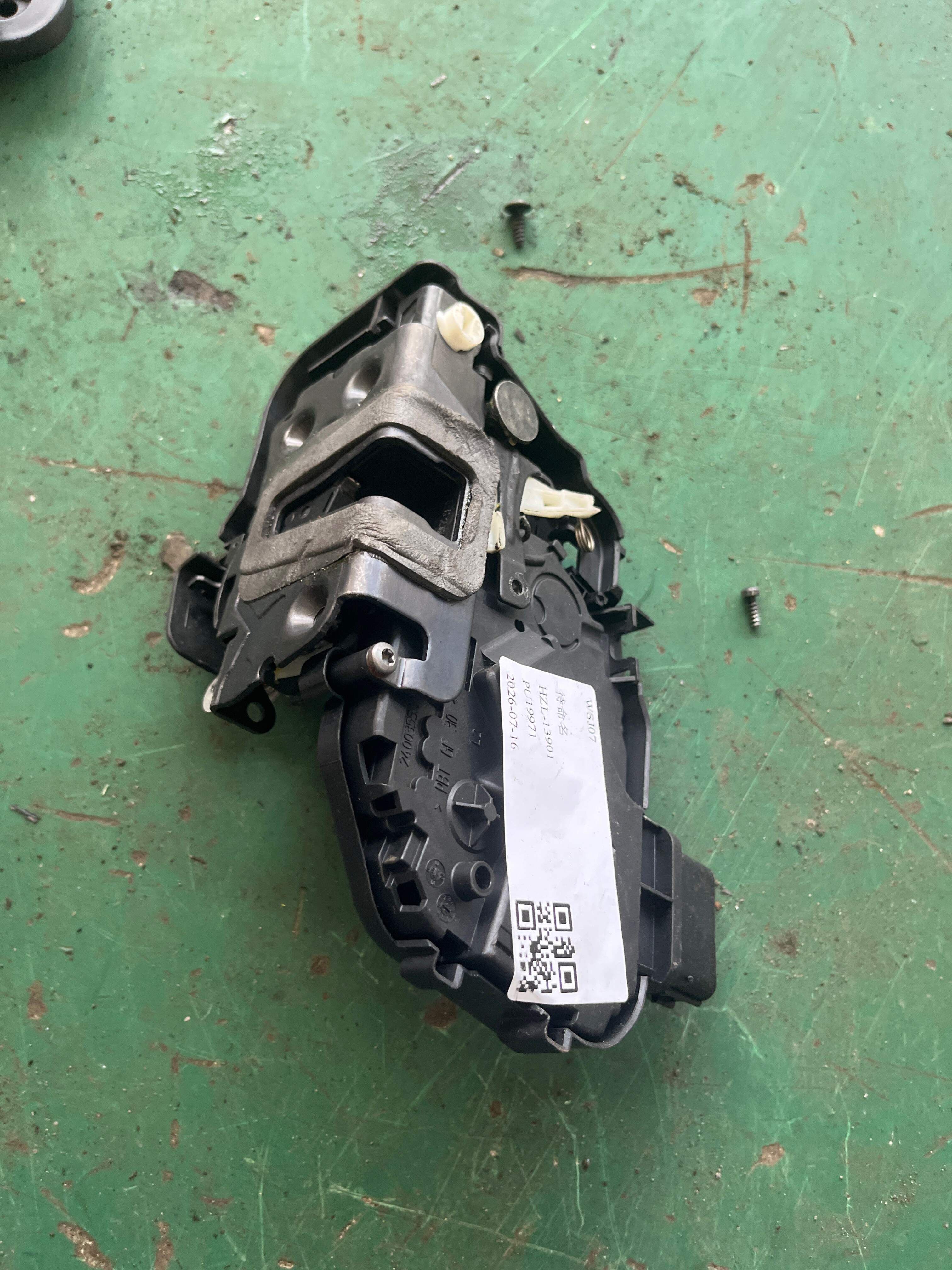 LR071650 Rear Door Lock Mechanism, Left