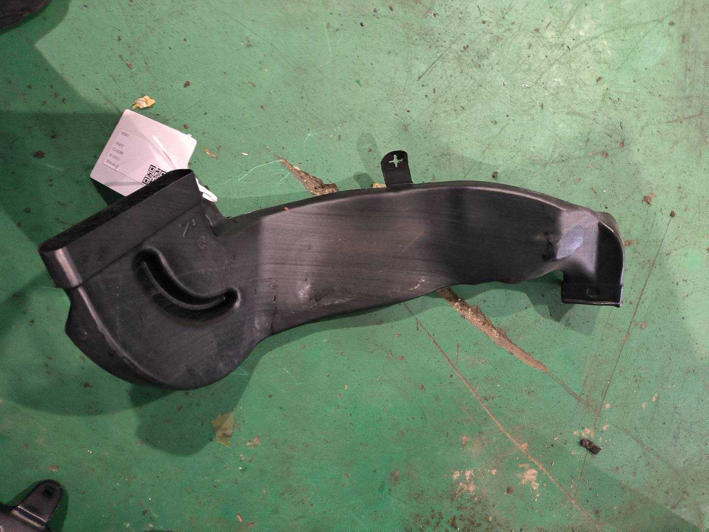 L8KD819504 Floor Duct, Rear Right