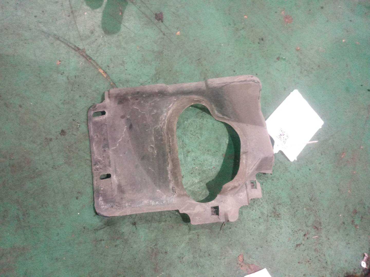 8D1864310 Engine Side Cover, Right