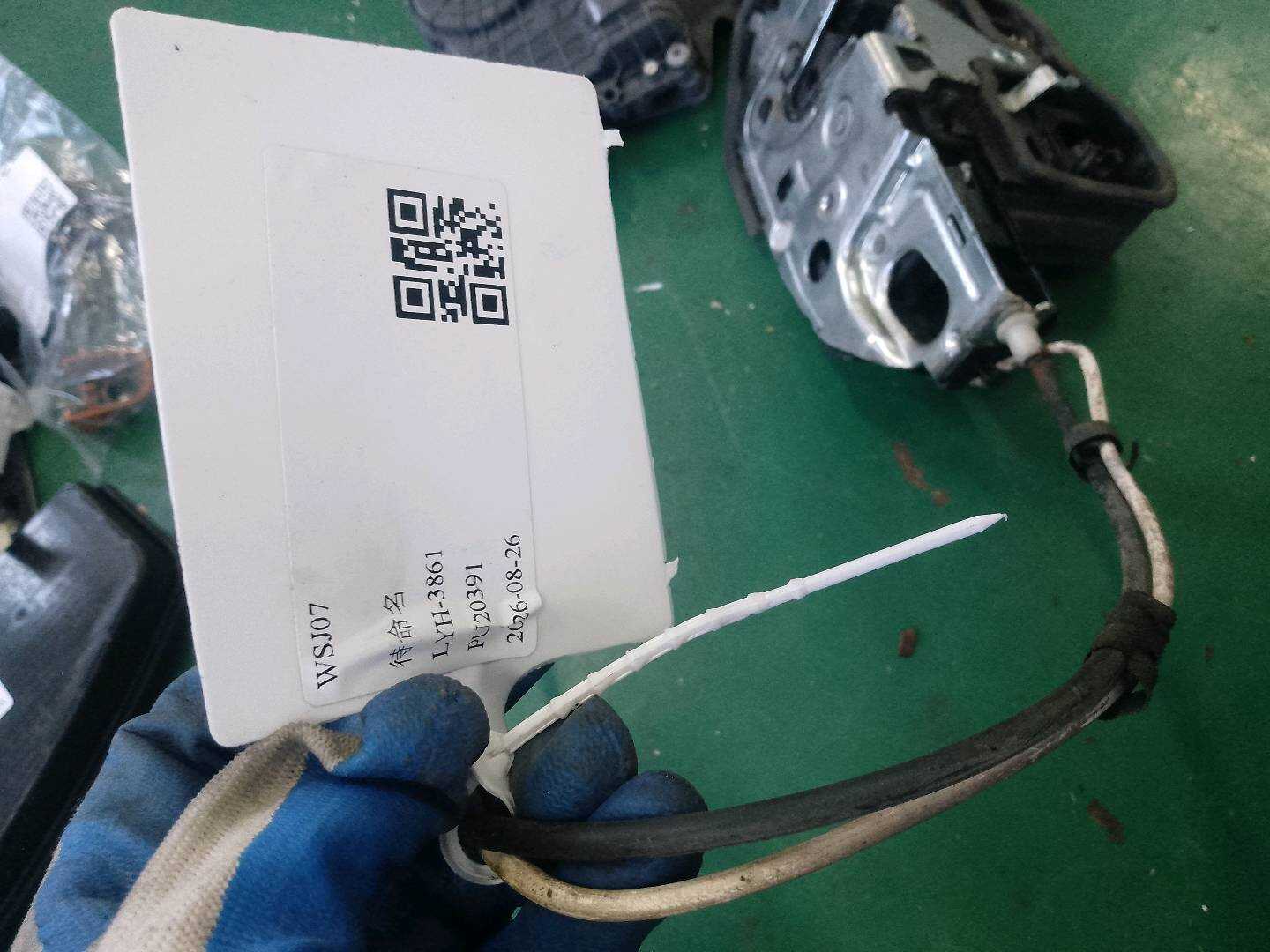 51215A36F25 后门锁机构(左)