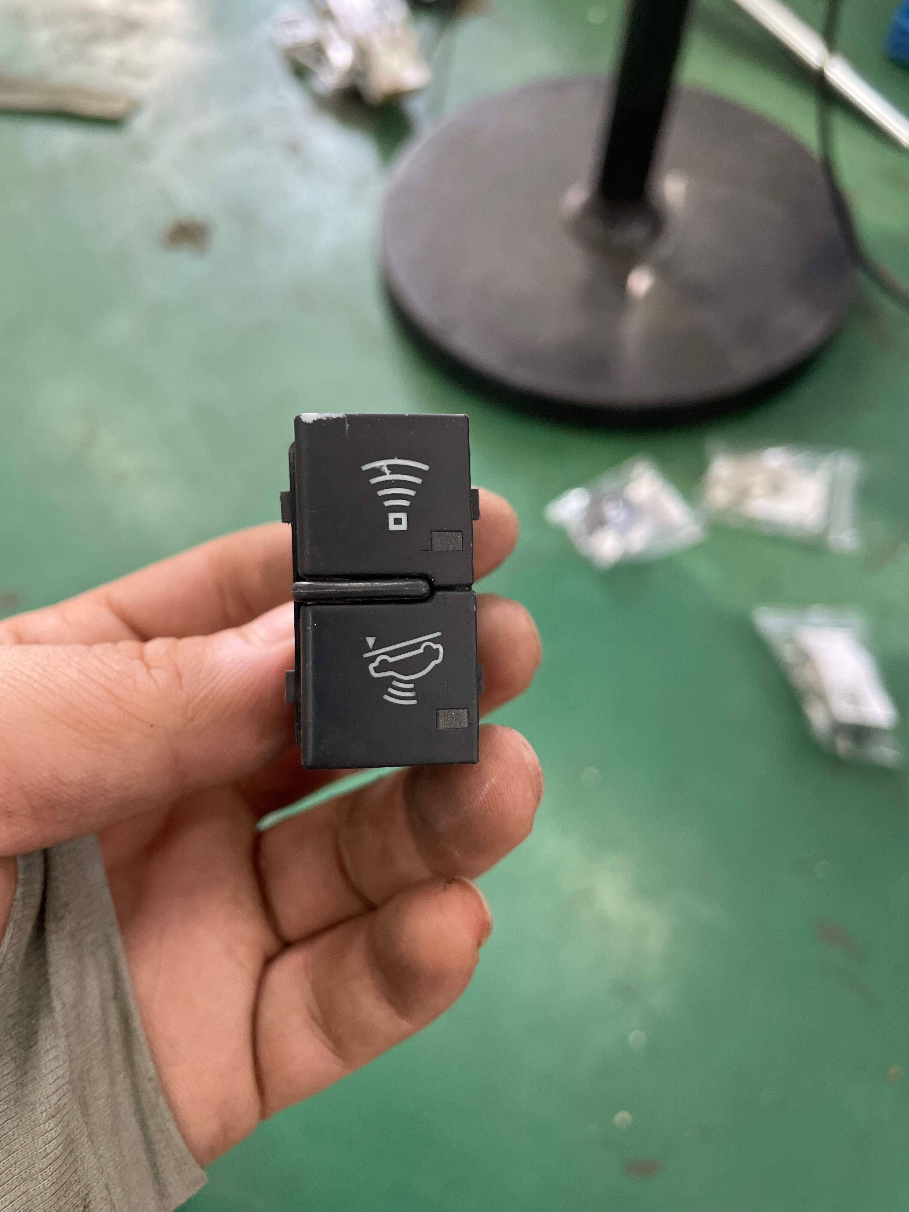 8E1962109 Alarm Off and Anti-Tow Protection Button